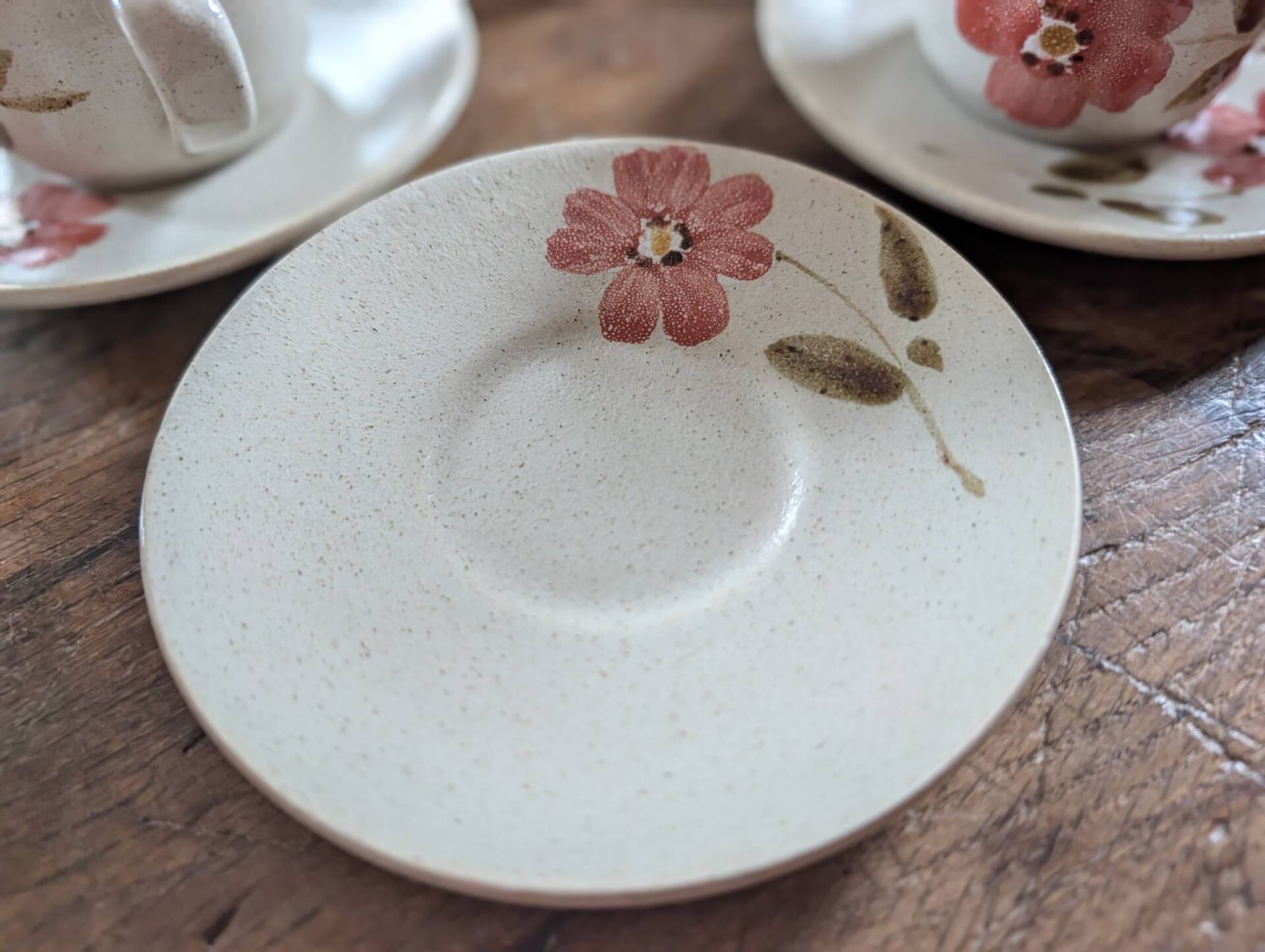 Saint-Amand Camelia – 6 hand-painted cups and saucers – 1950s/1960s