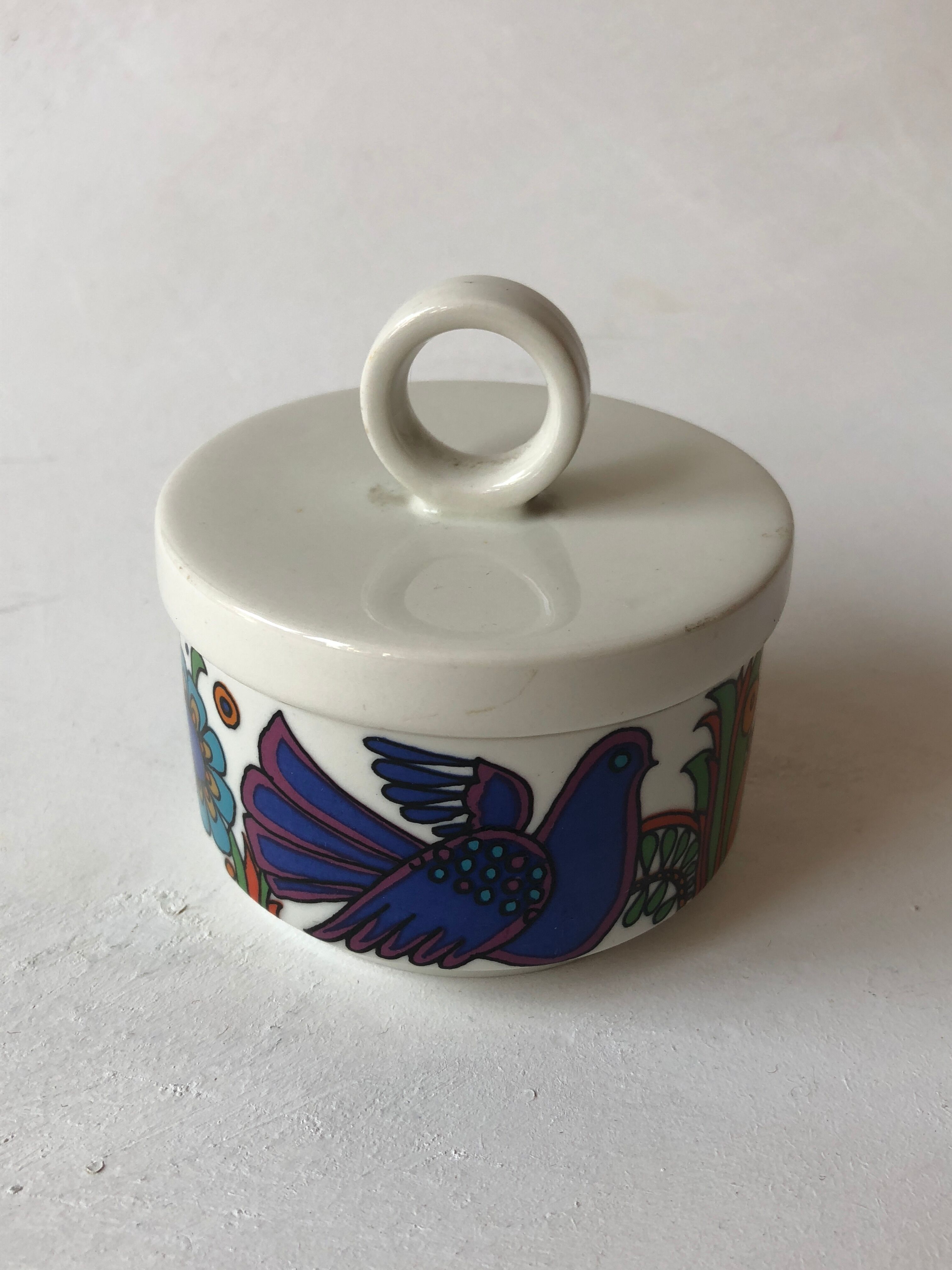 Pot with lid in porcelain "Acapulco".
