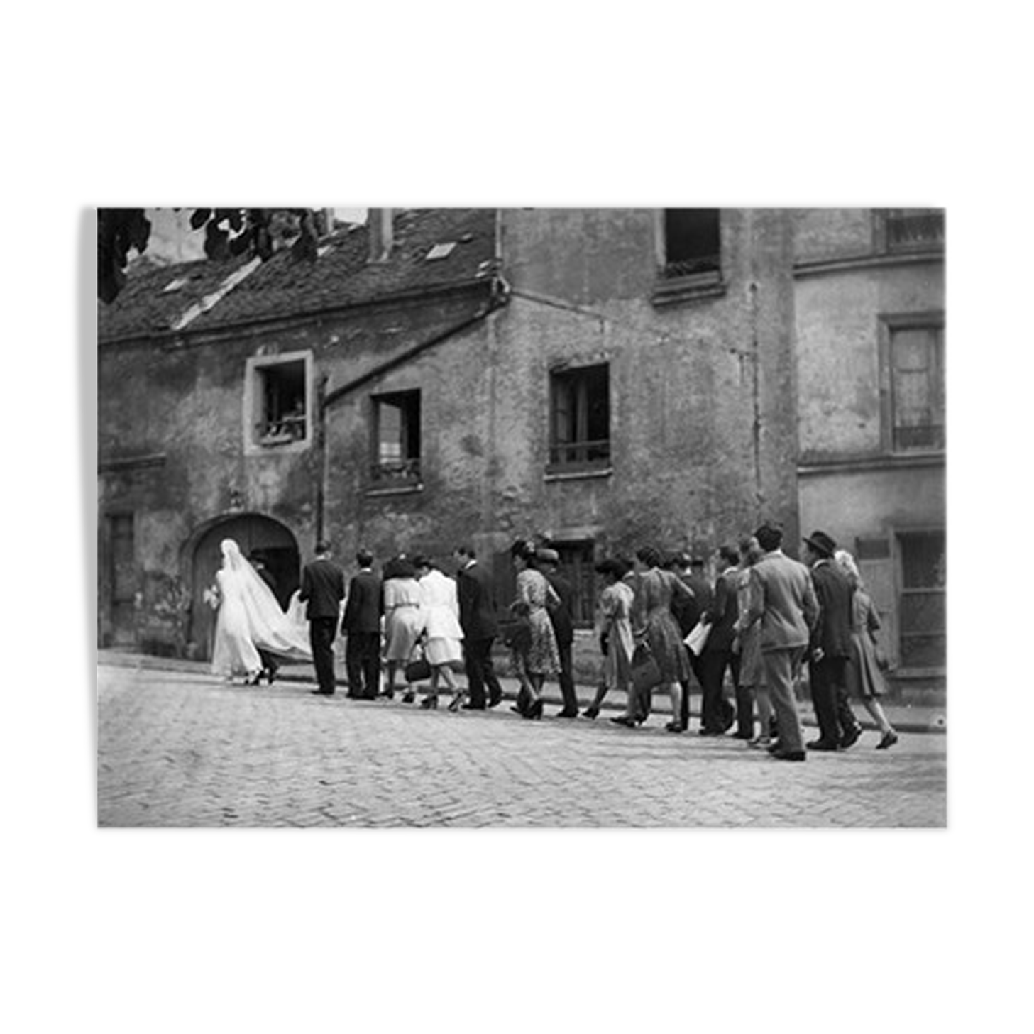 photograph of a wedding in the suburbs 1940s