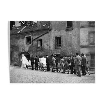 photograph of a wedding in the suburbs 1940s