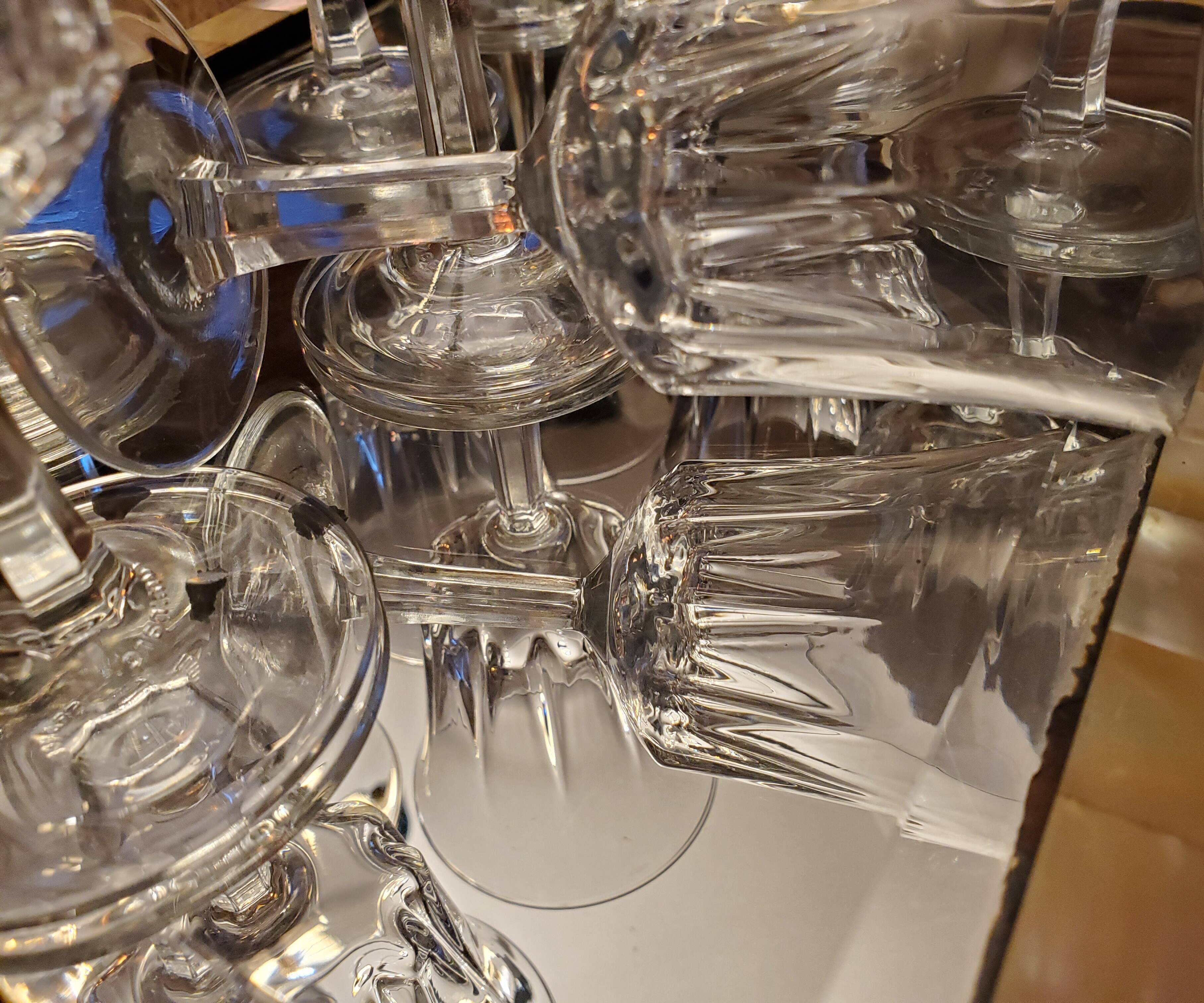 Verres à pied en verre ciselé 70's