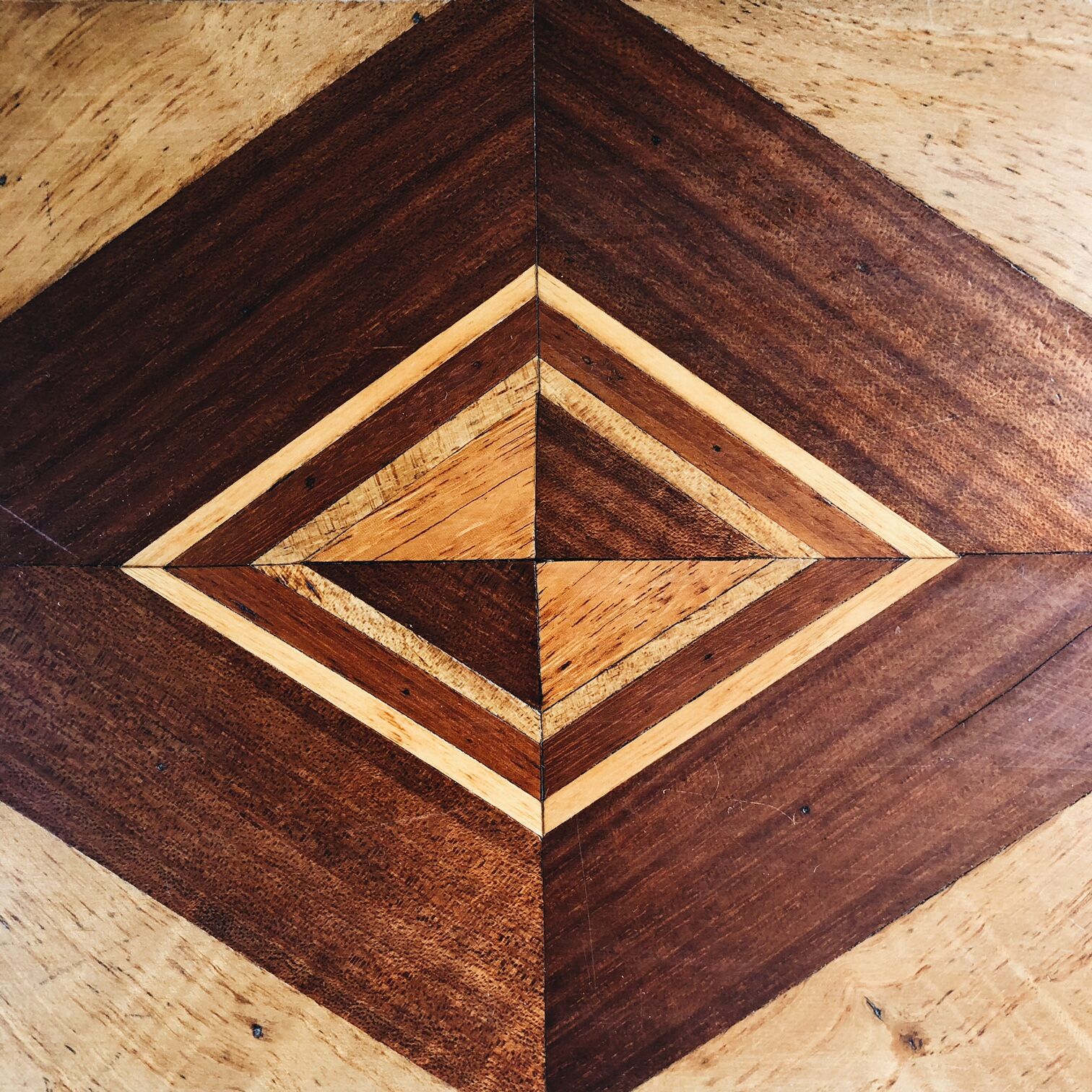Coffret à bijoux en marqueterie