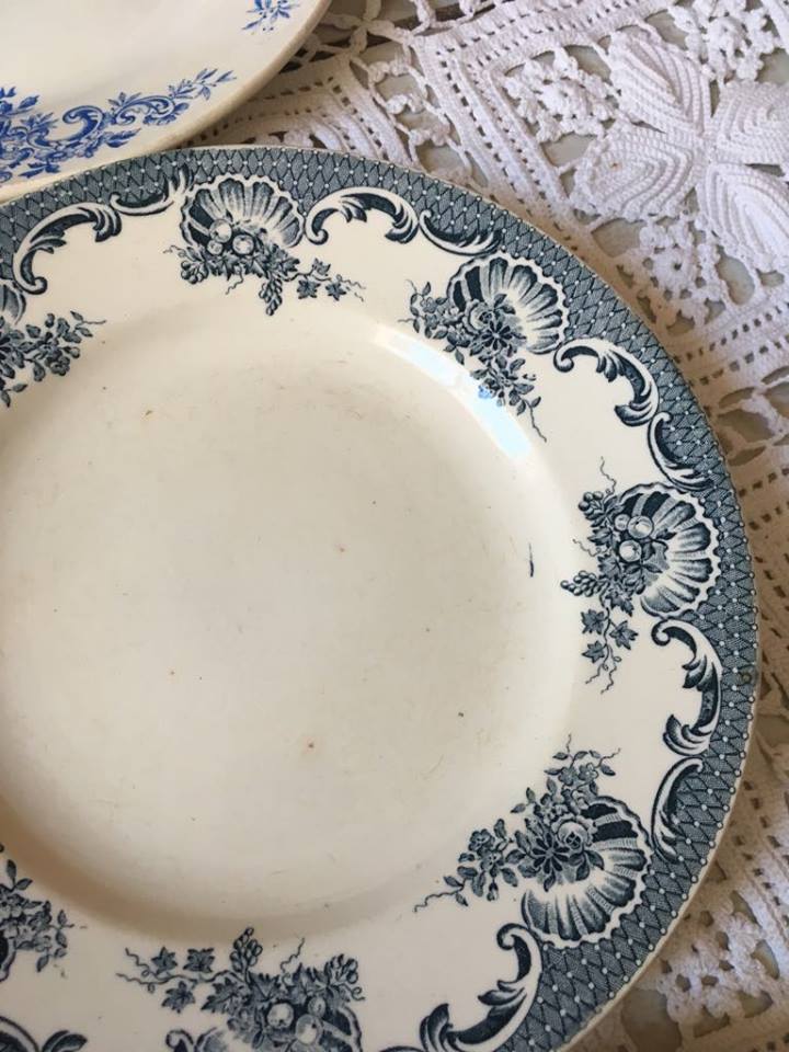 Six flowery old plates in green and blue