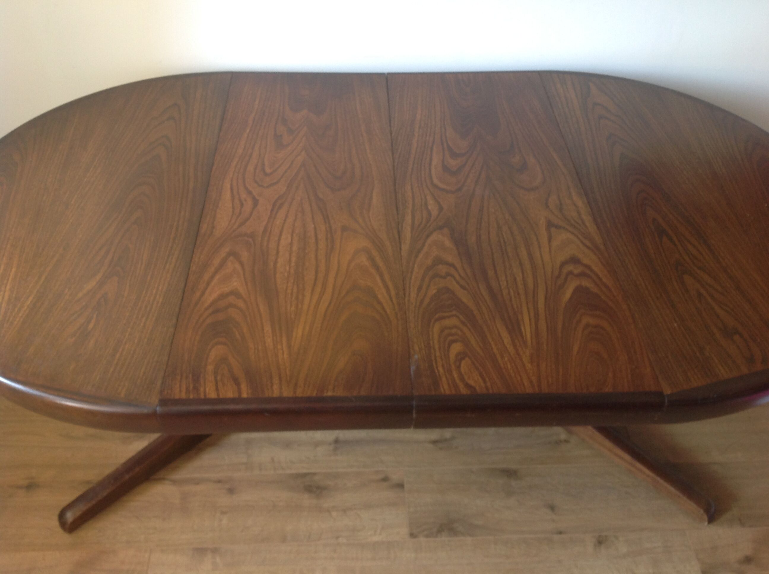 Baumann elm round table 2 extensions