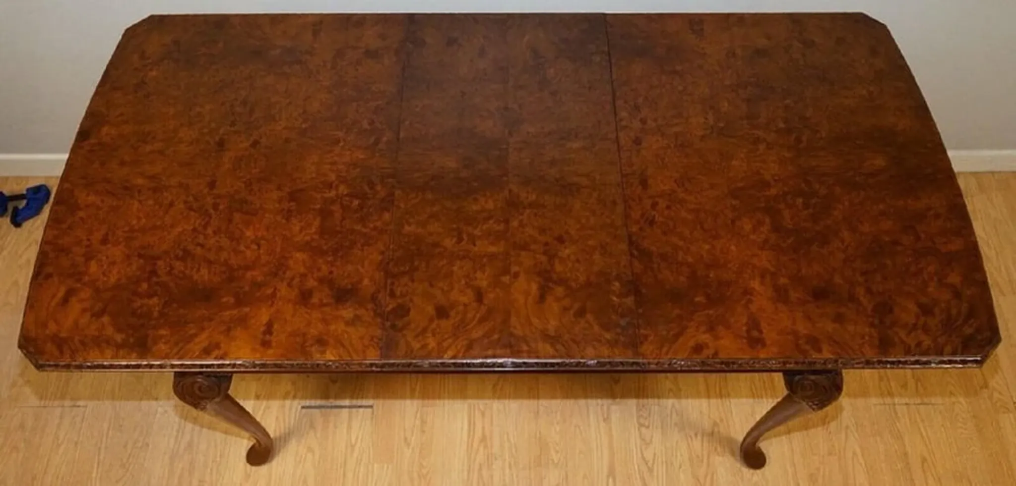 Queen Anne Dining Table in Walnut with Carved Legs, 1930s