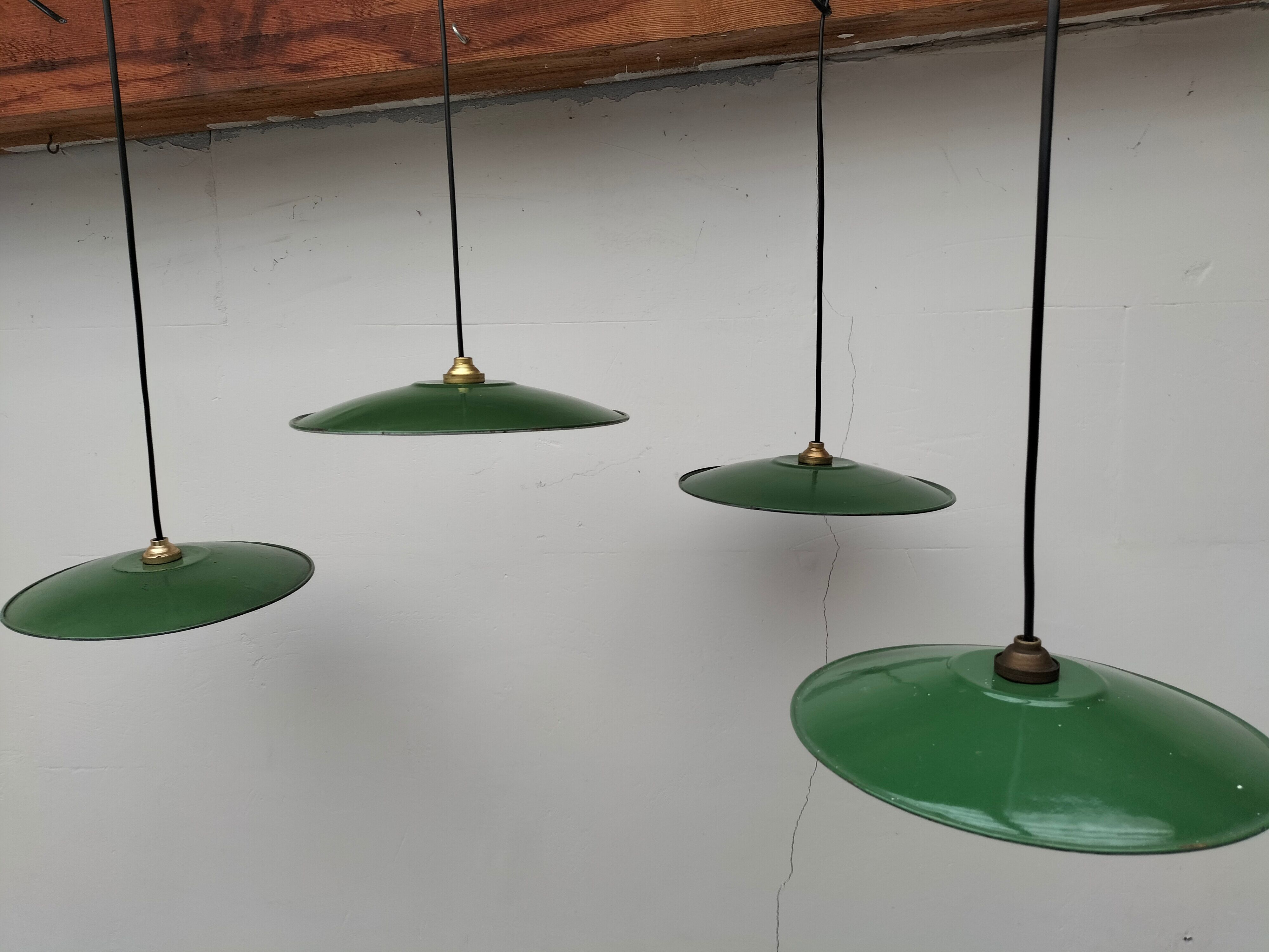 Lot de 4 lampes en tôle émaillée