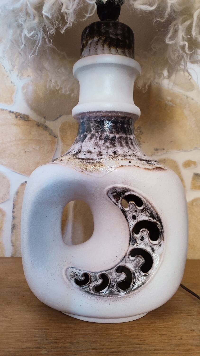 Openwork earthenware lamp