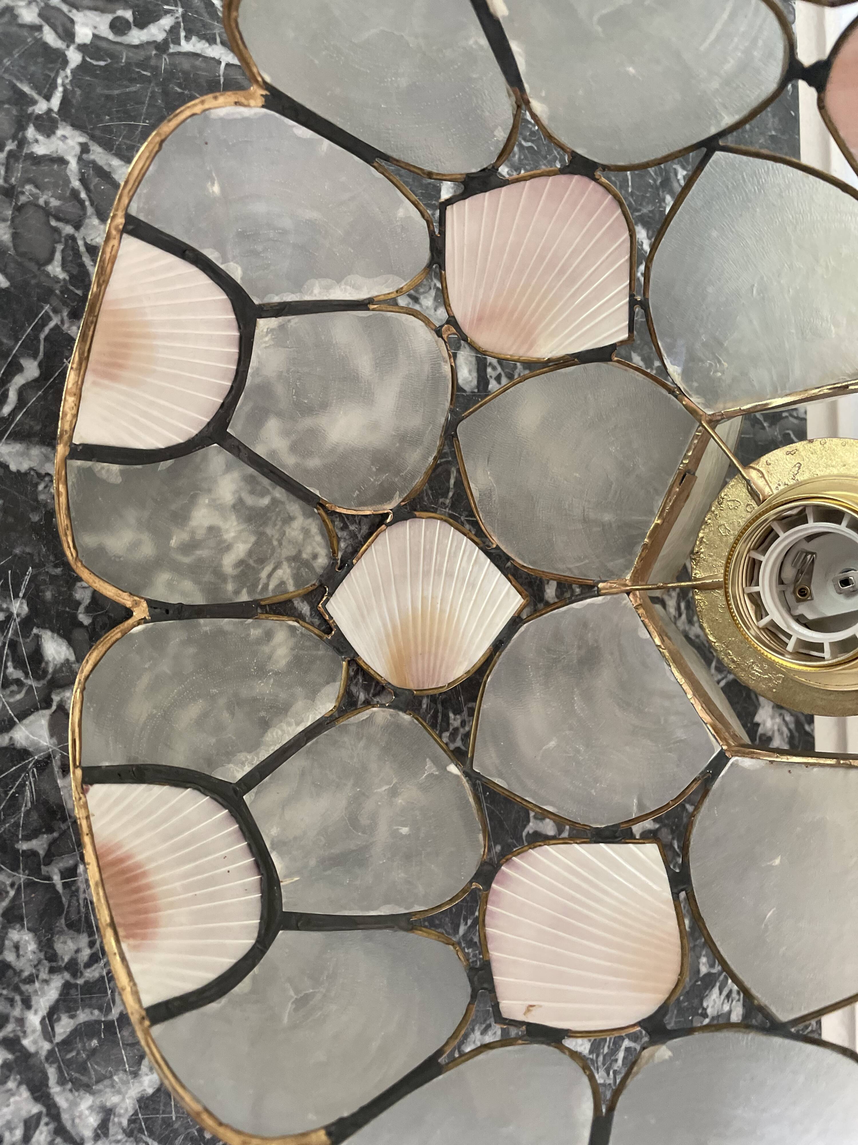 Mother-of-pearl suspension