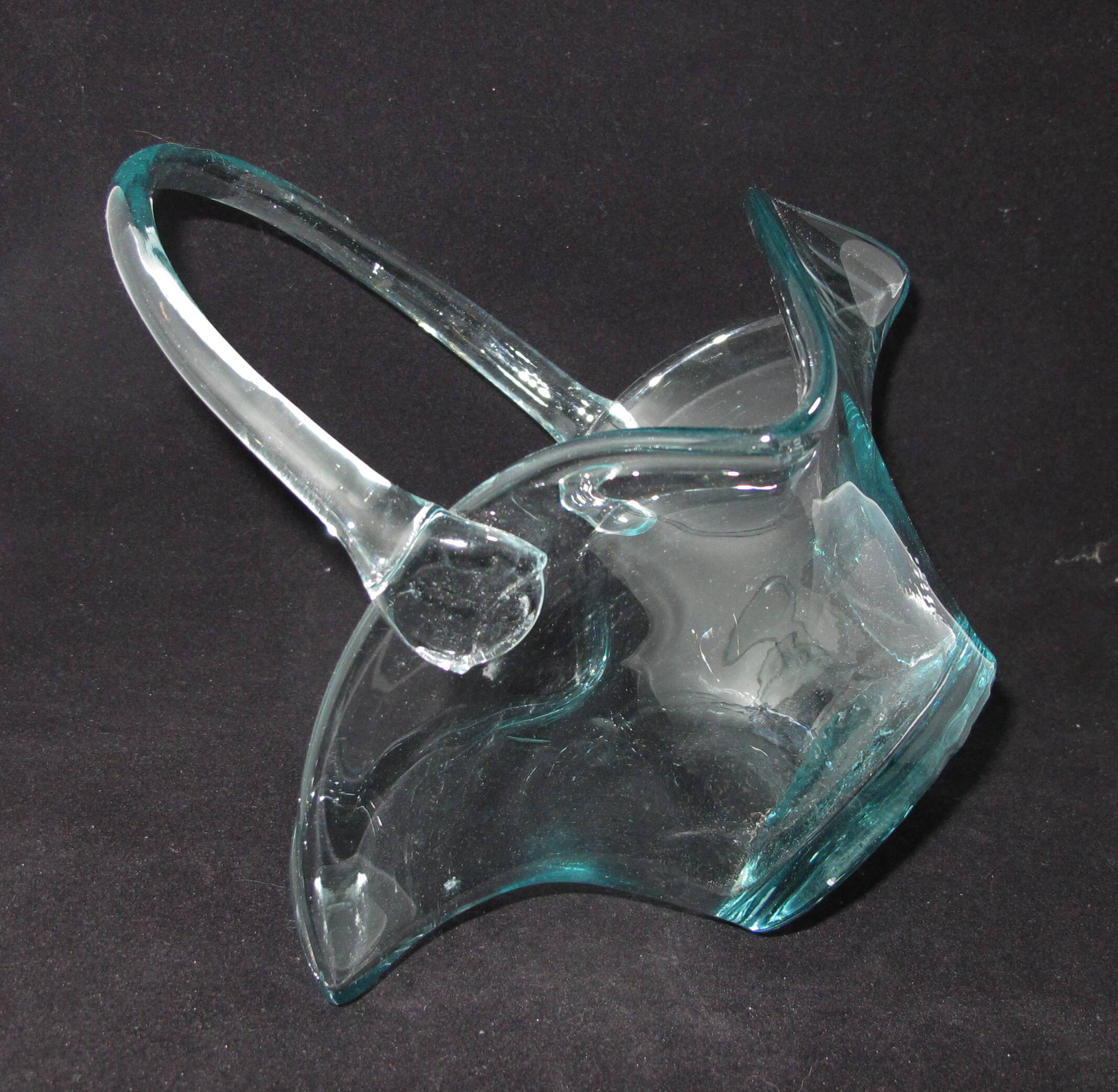 Basket-shaped glass basket