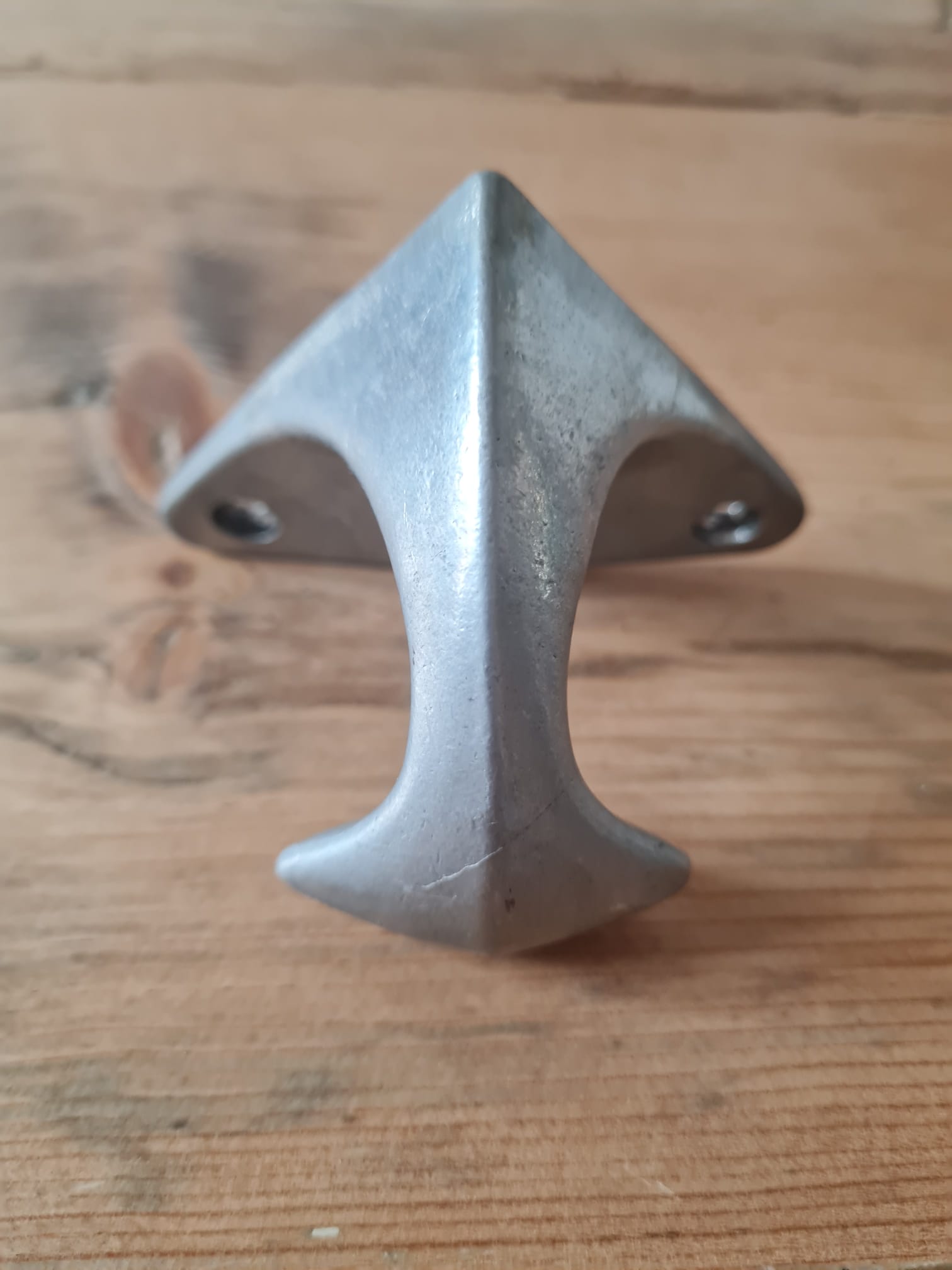 Aluminum school hook