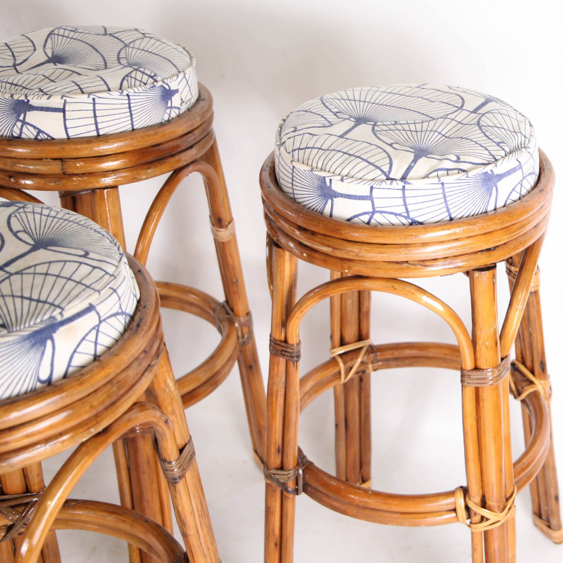 Set of 6 rattan stools