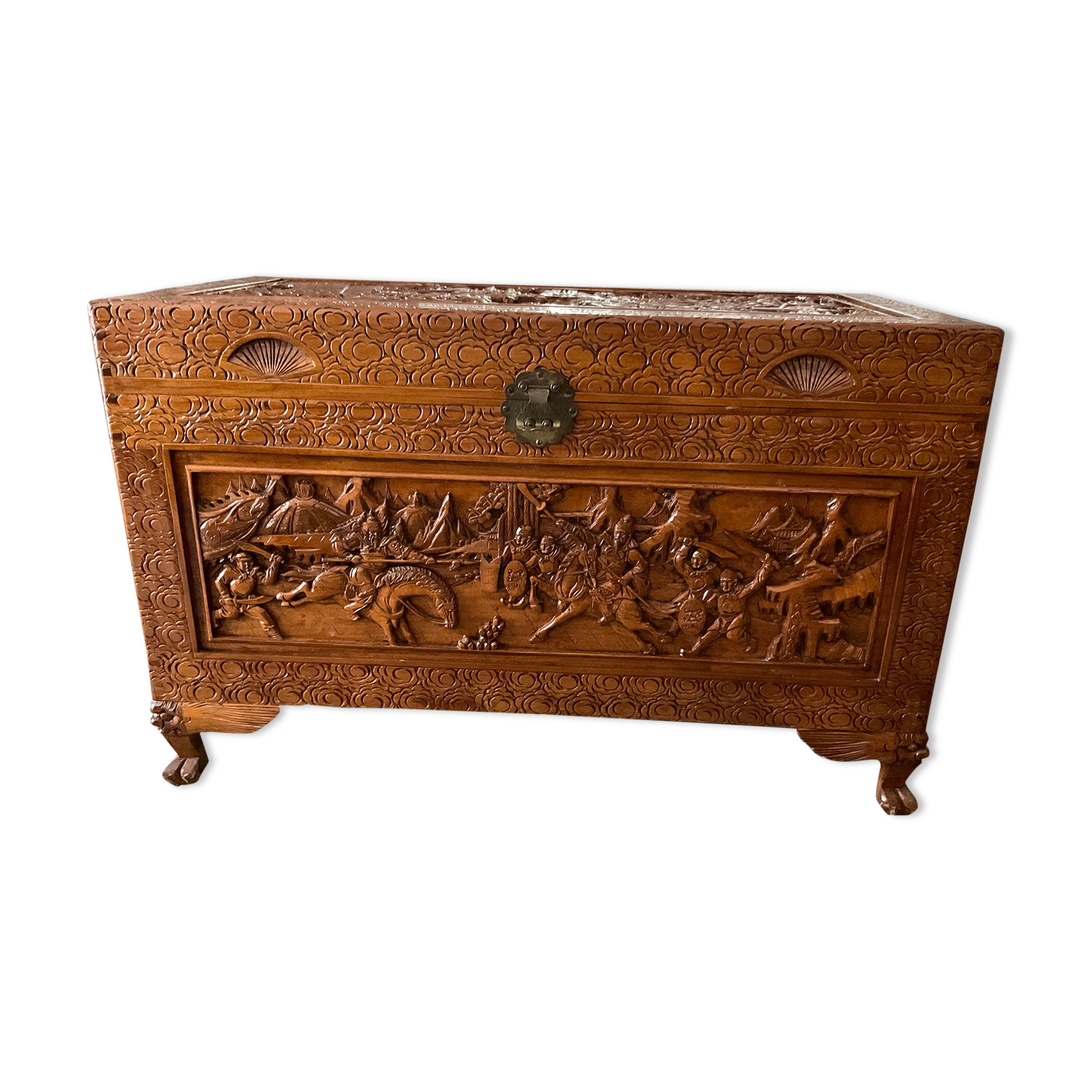 Large chinese chest, carved camphor wood. 1st half of the XXth century