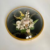 Bulging flower frame