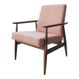 Fauteuil scandinave en velours côtelé rose corail clair