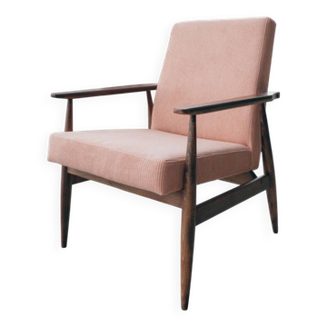 Scandinavian armchair in light coral knitted velvet