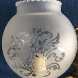 Wall lamp in brass and frosted glass
