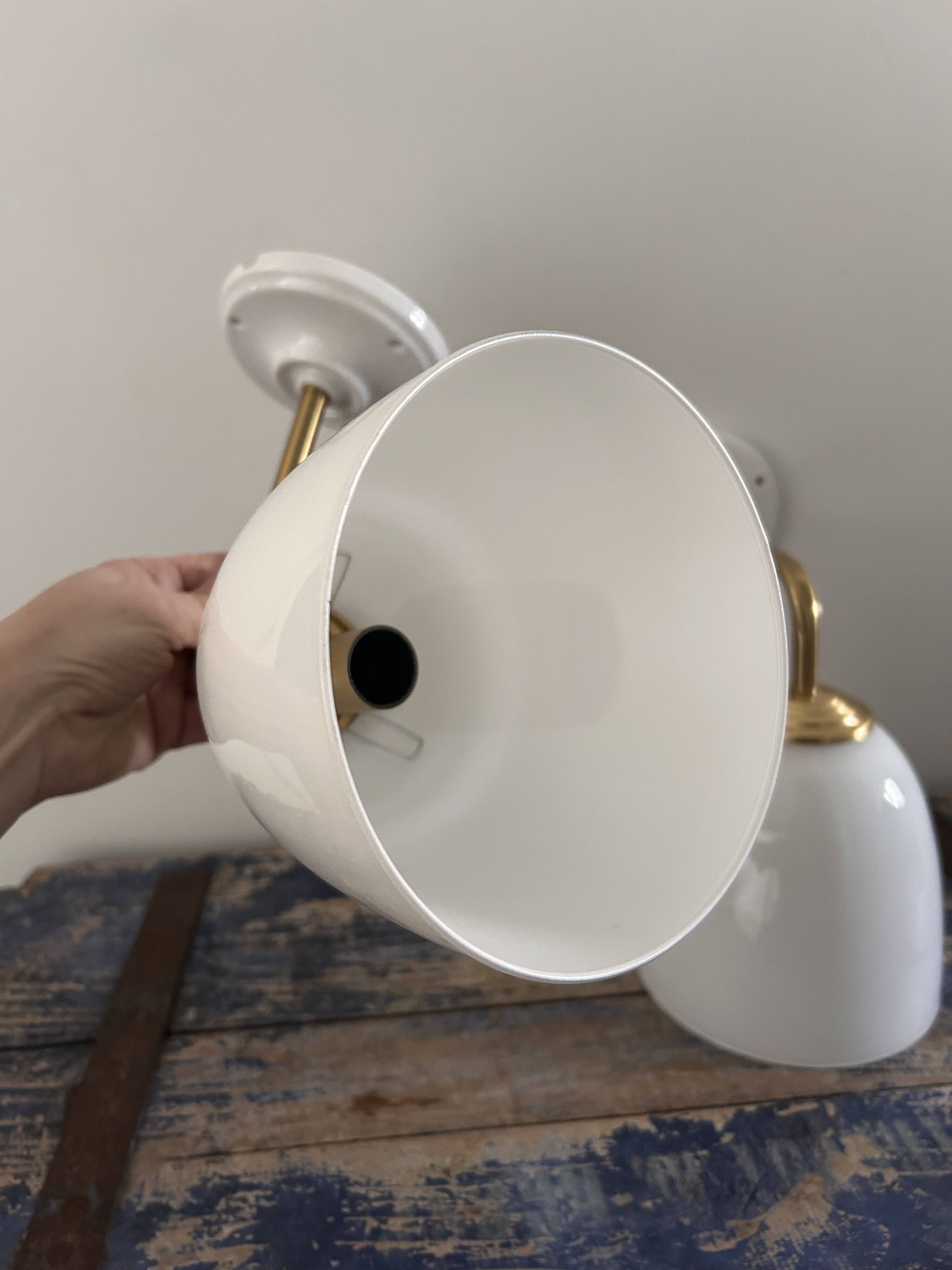Paire d’appliques murales blanches