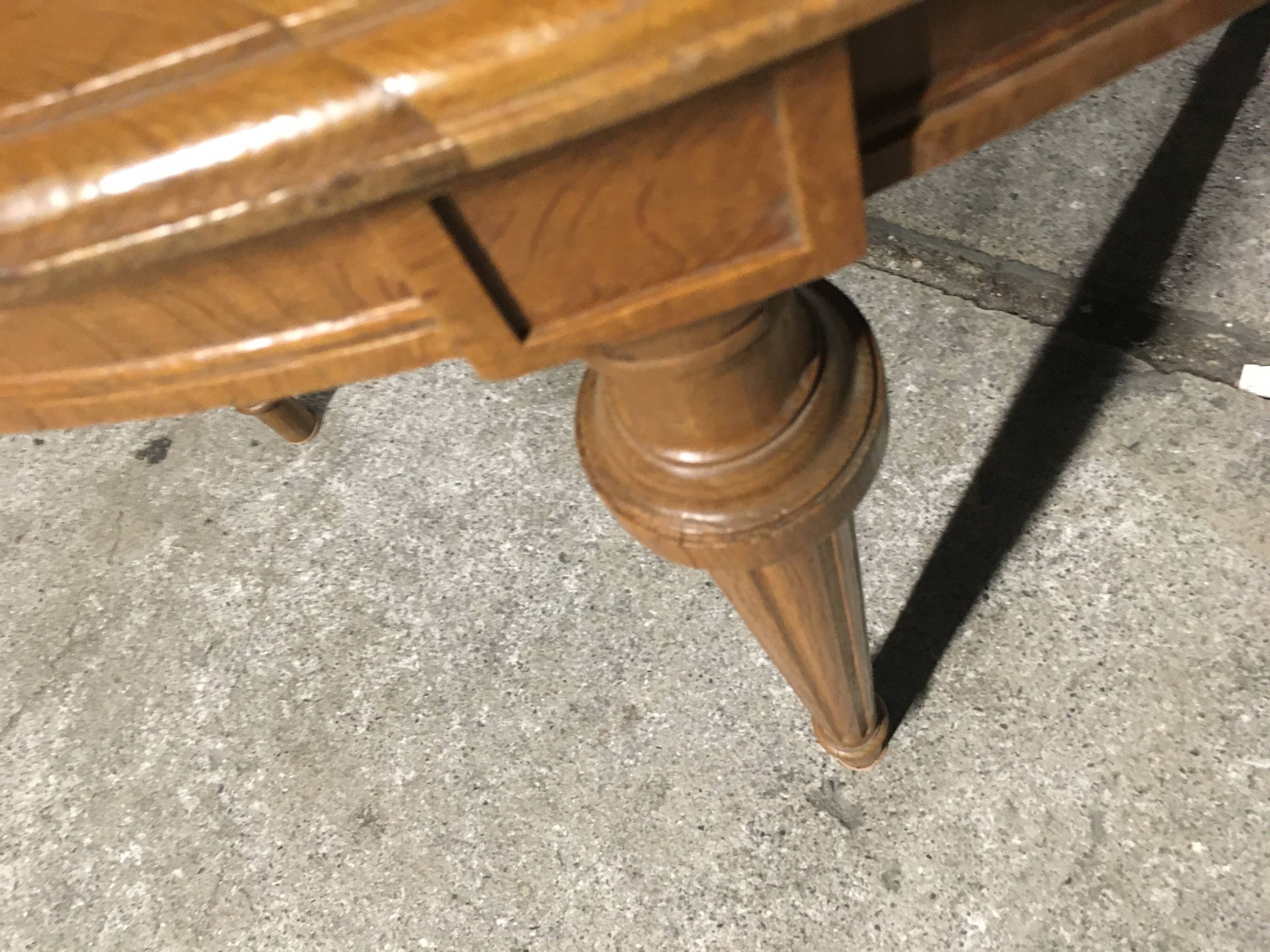 Round dining room table