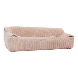 Canapé 3 places vintage Cinna Sandra en tissu rose par Ligne Roset