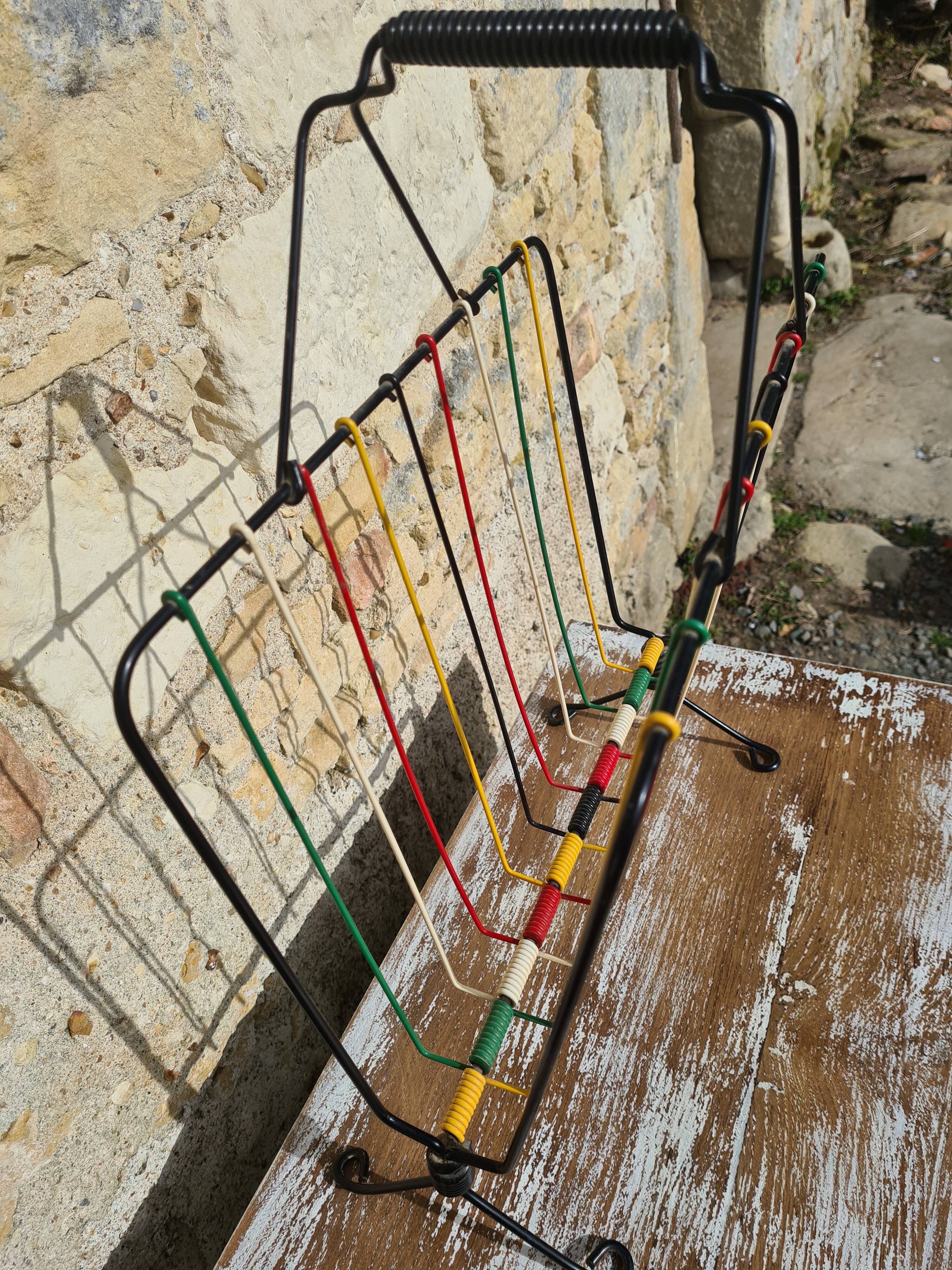 Scoubidou magazine door