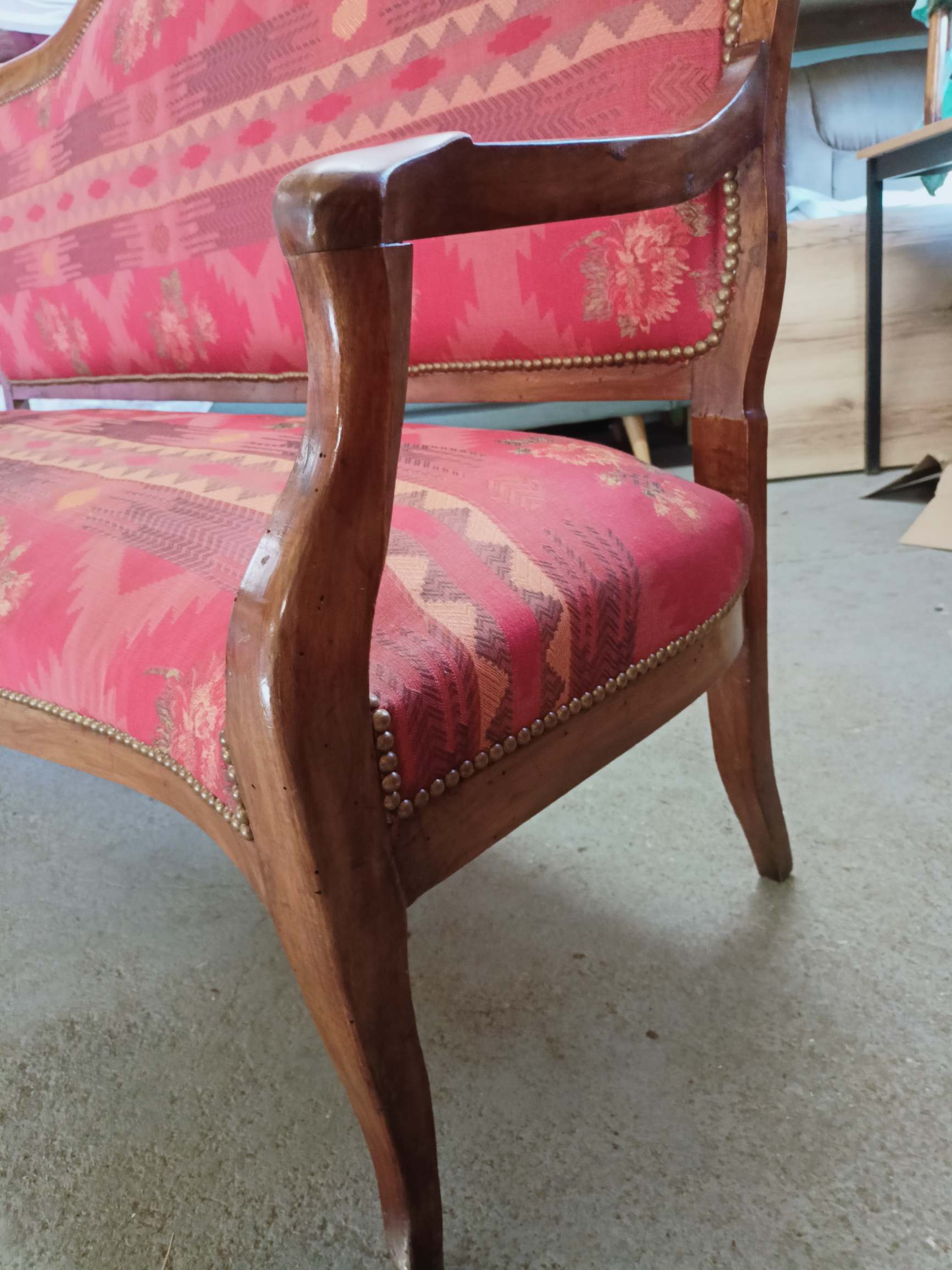 Provencal sofa in wood and fabric