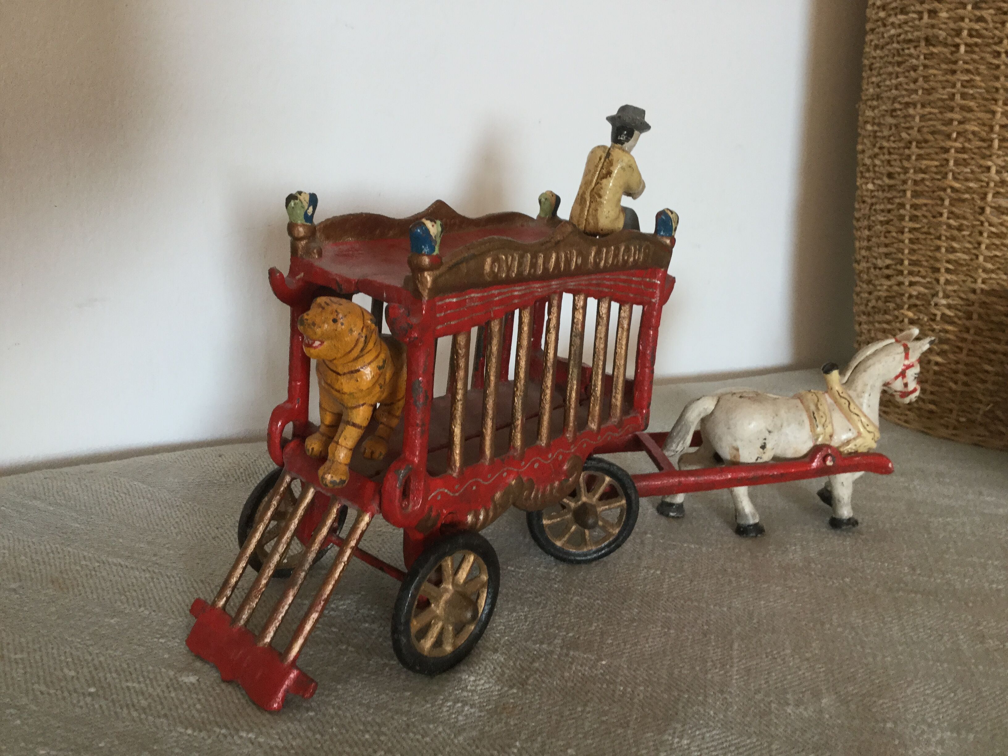 Team of circus in lead