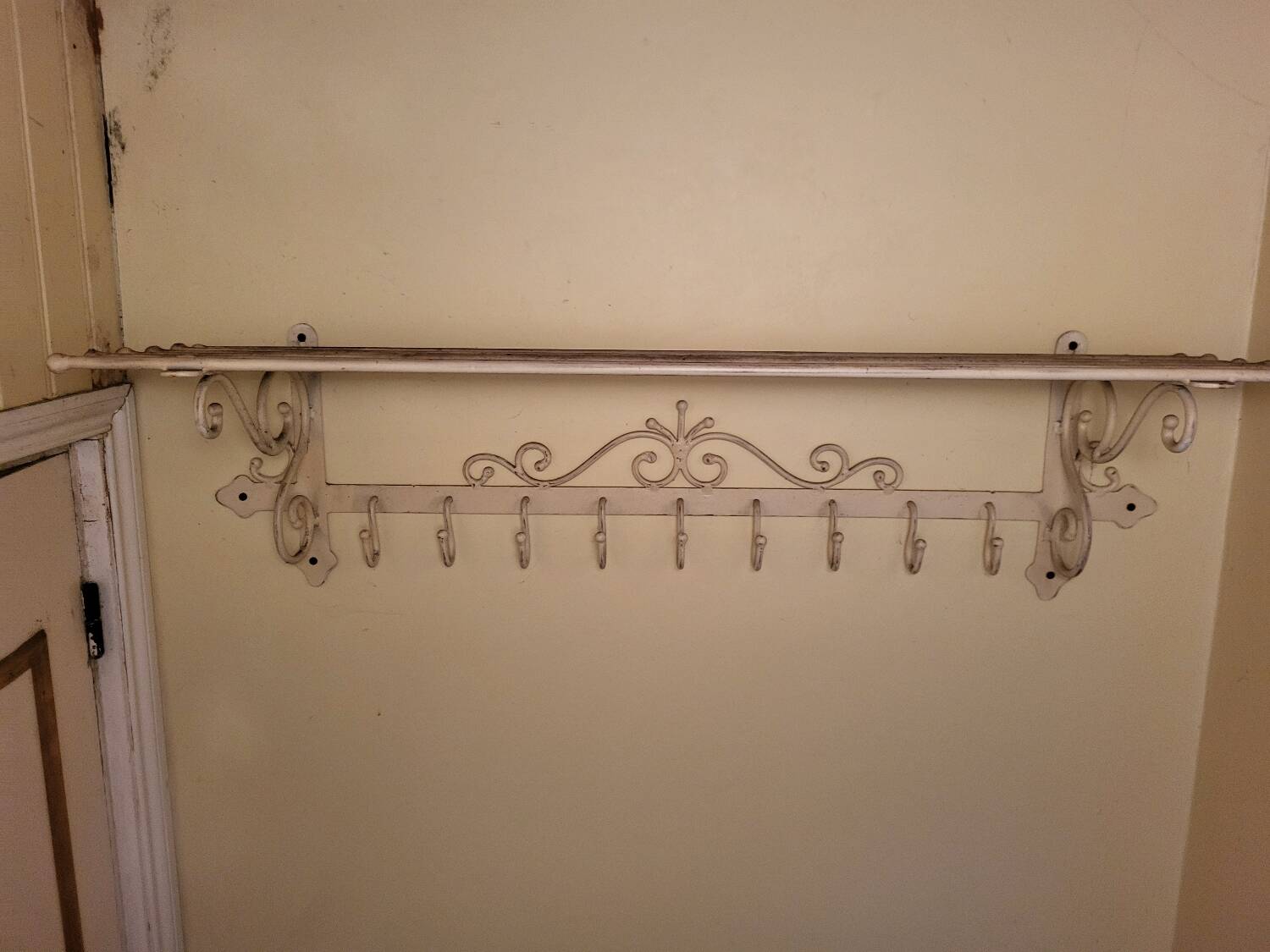 Coat and hat rack in iron