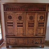 Breton enclosed bed
