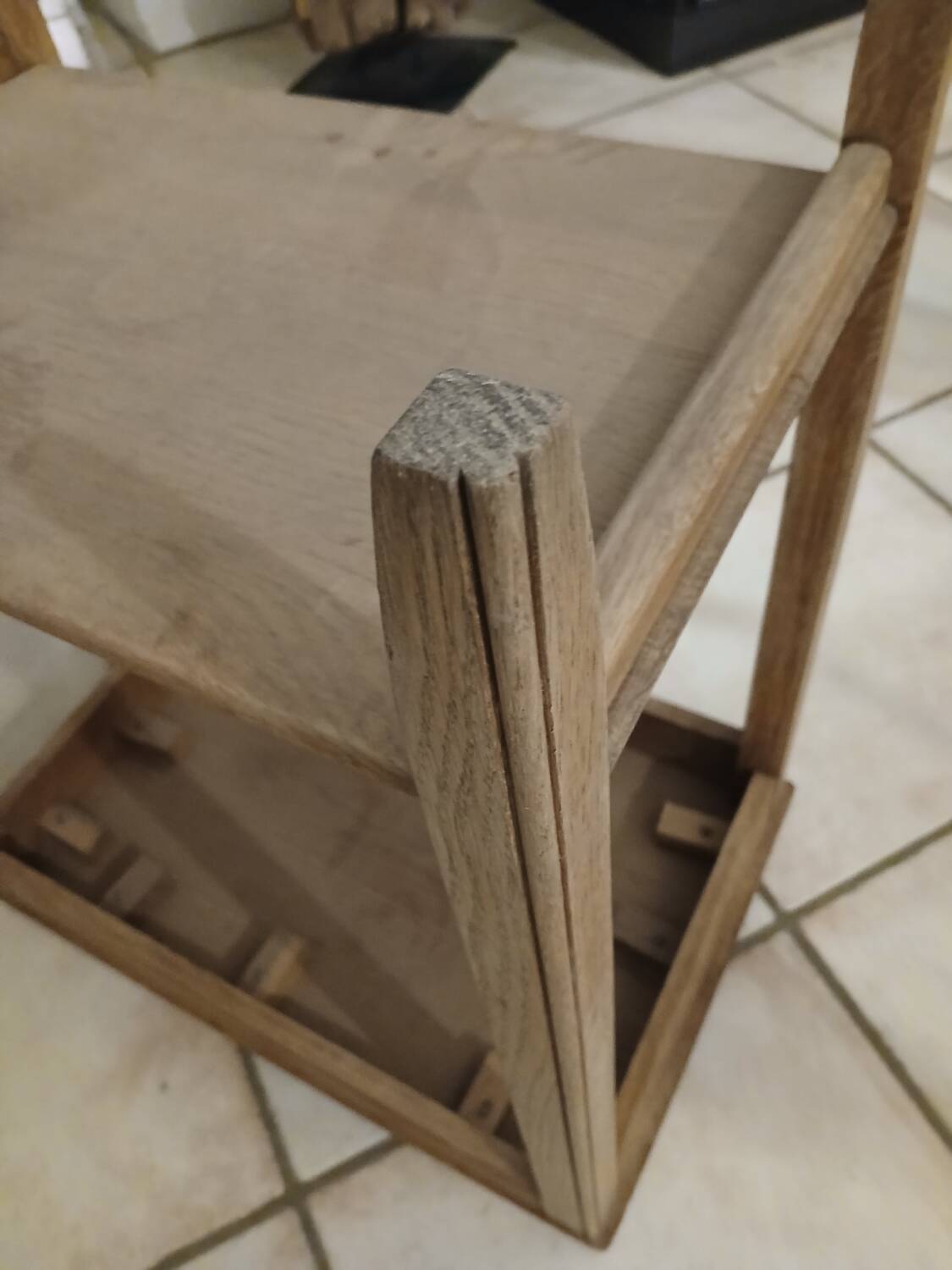 Small piece of furniture/old pedestal table