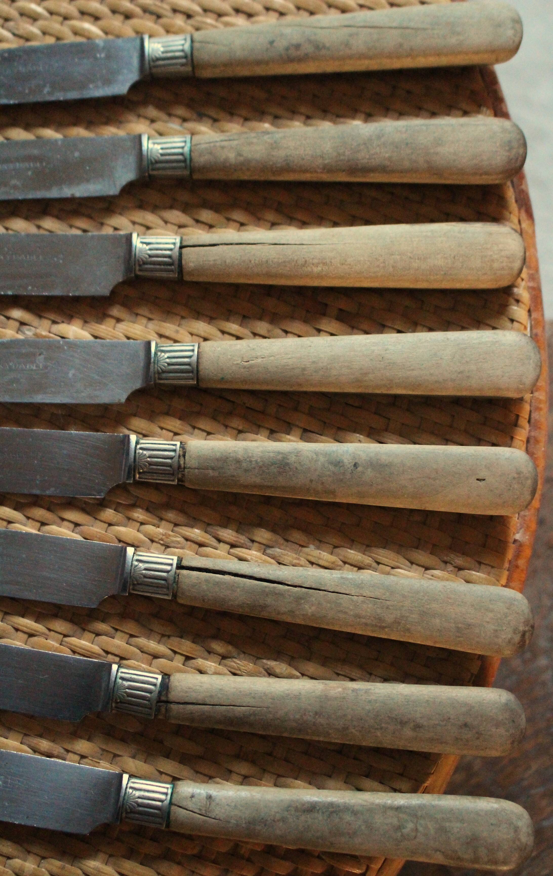 Lot of 8 antique knives with wooden handles.