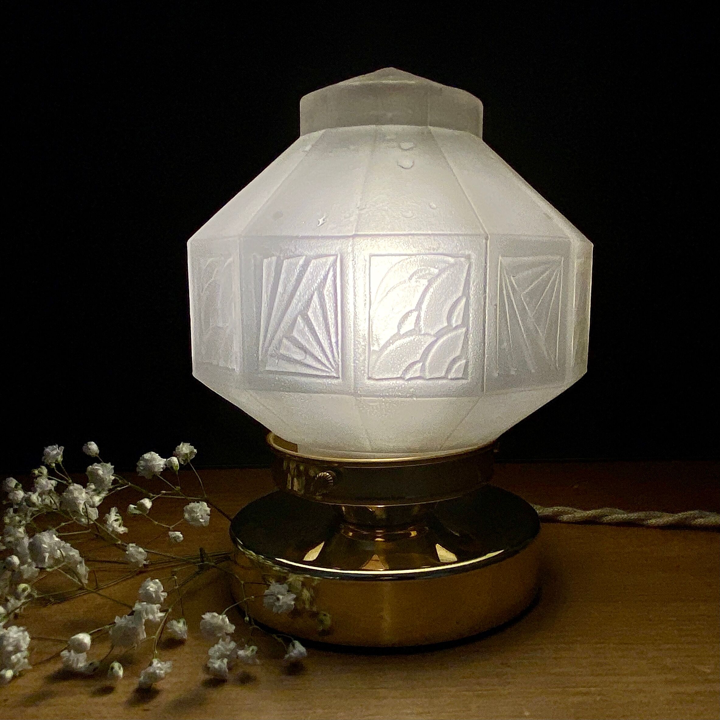 Table lamp globe vintage art deco glass