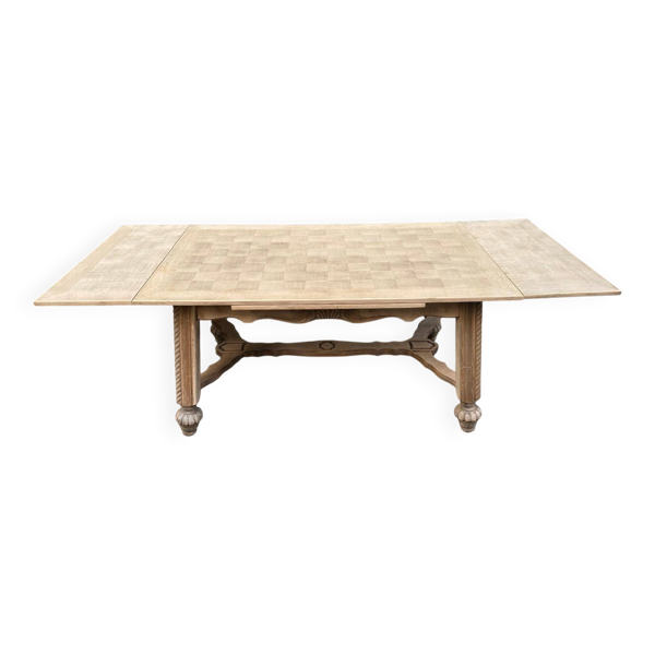 Table à manger extensible Louis XIII décapée en chêne années 50