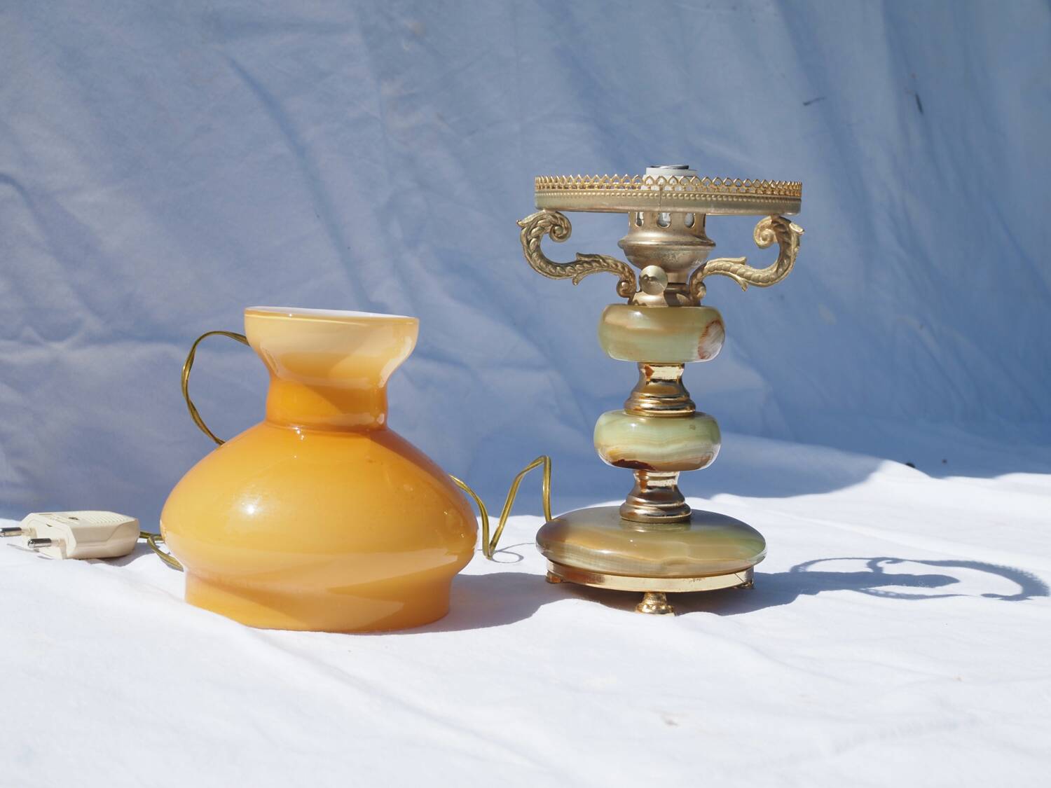 Lamp in onyx, brass and orange opaline lampshade