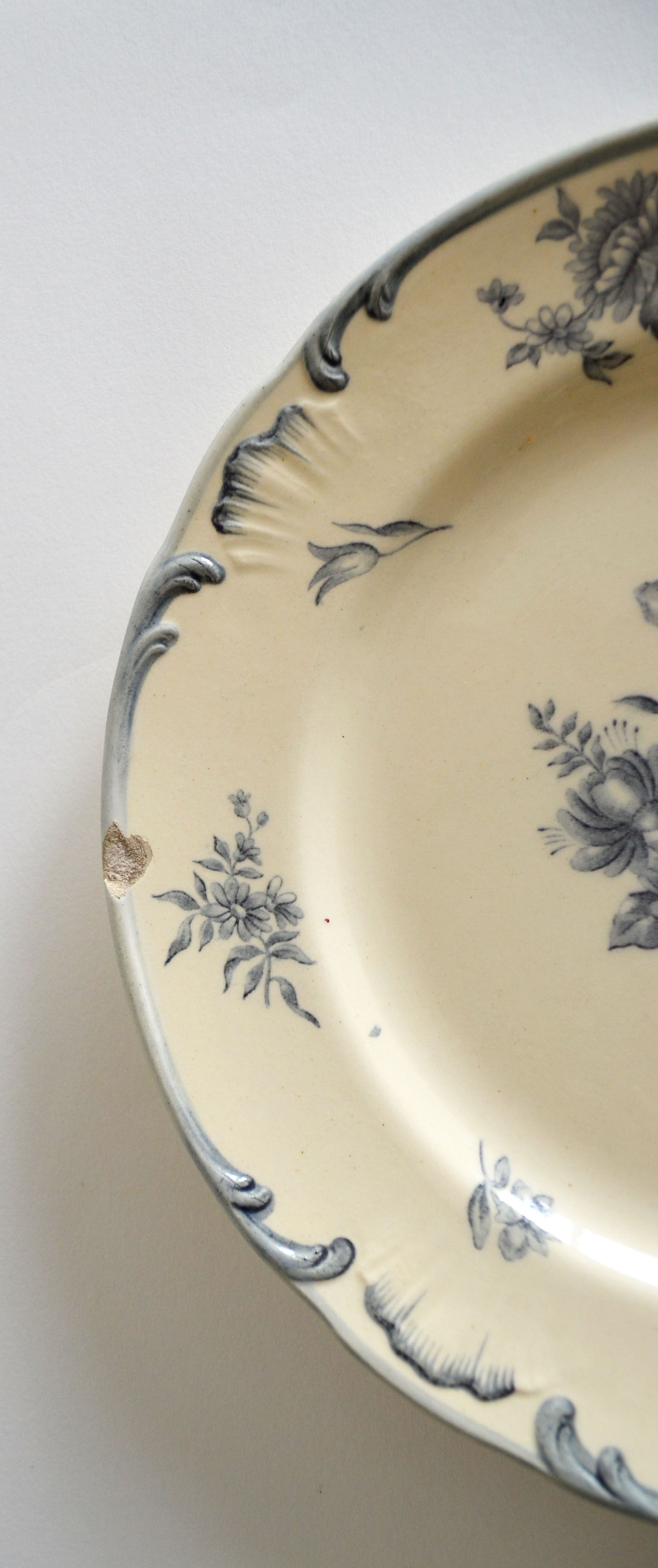 4 mismatched iron earth dessert plates