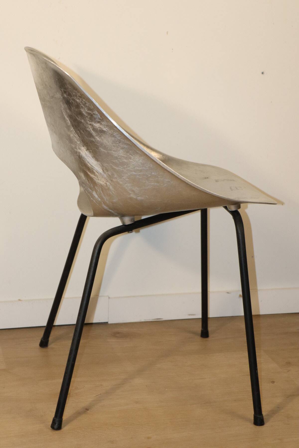 Aluminium chair, "Tulip" model, by Pierre Guariche, Steiner edition, 1960