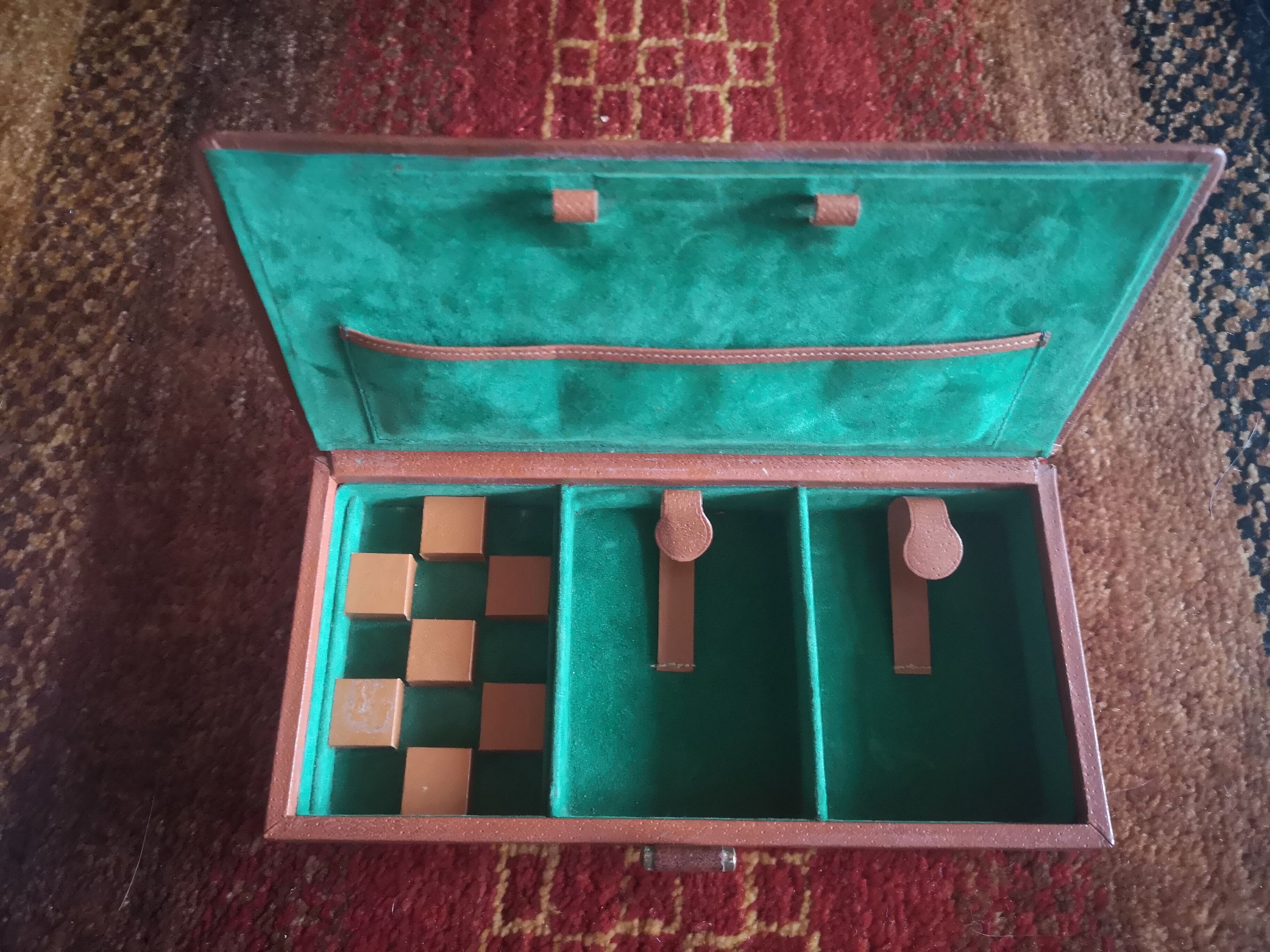 Vintage leather game box from Le Tanneur