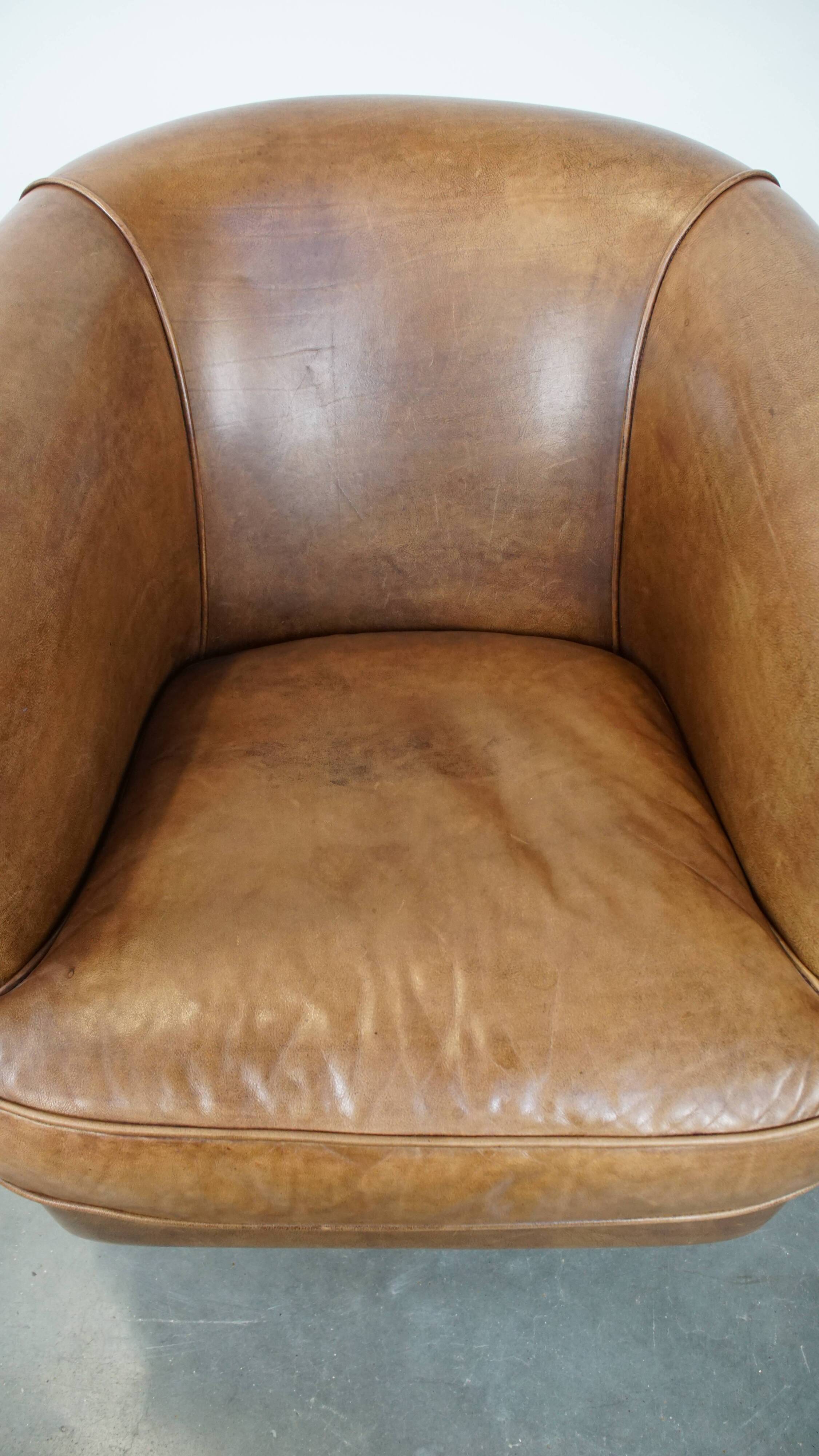 Fauteuil club en cuir de vachette couleur cognac clair