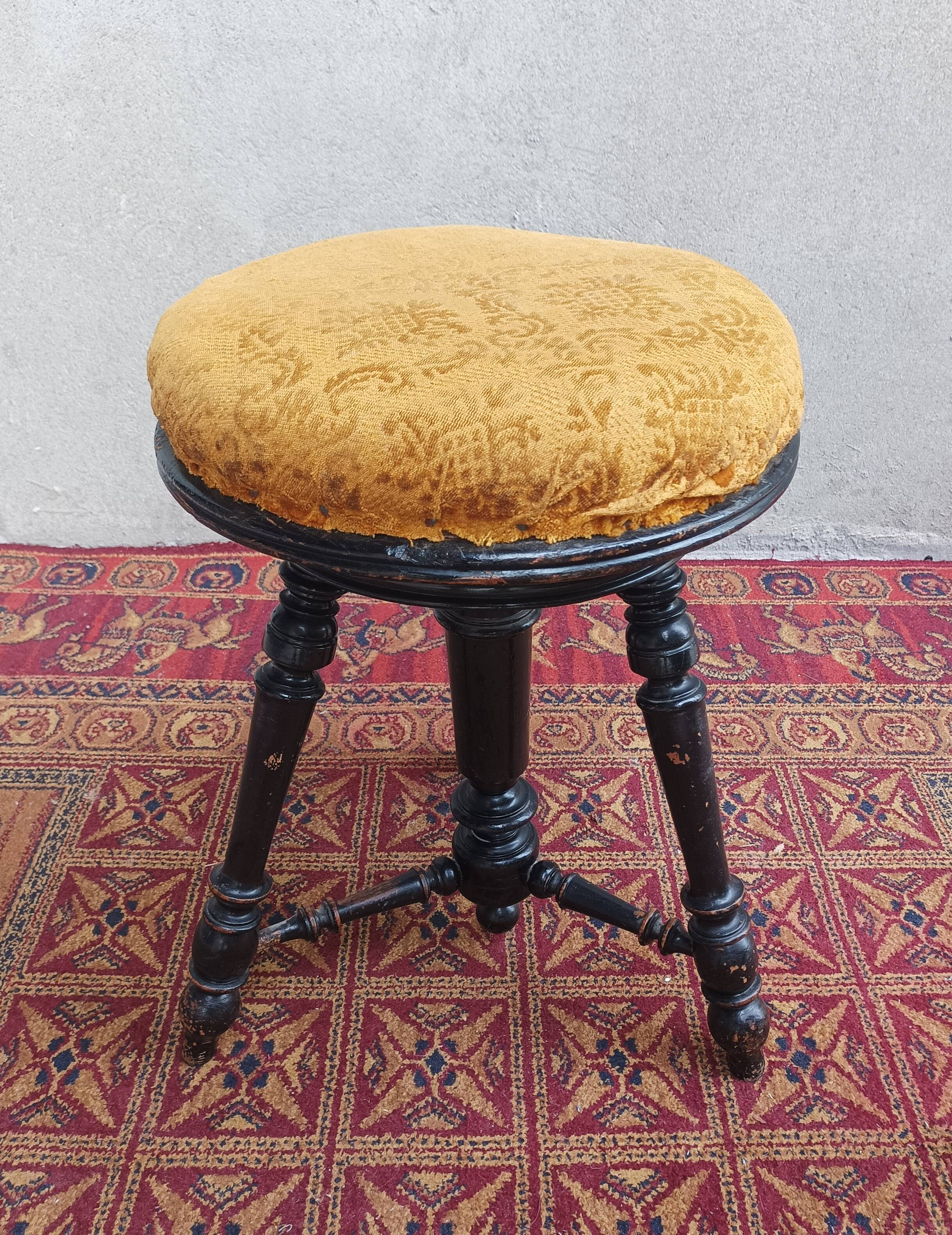 Napoleon III piano stool
