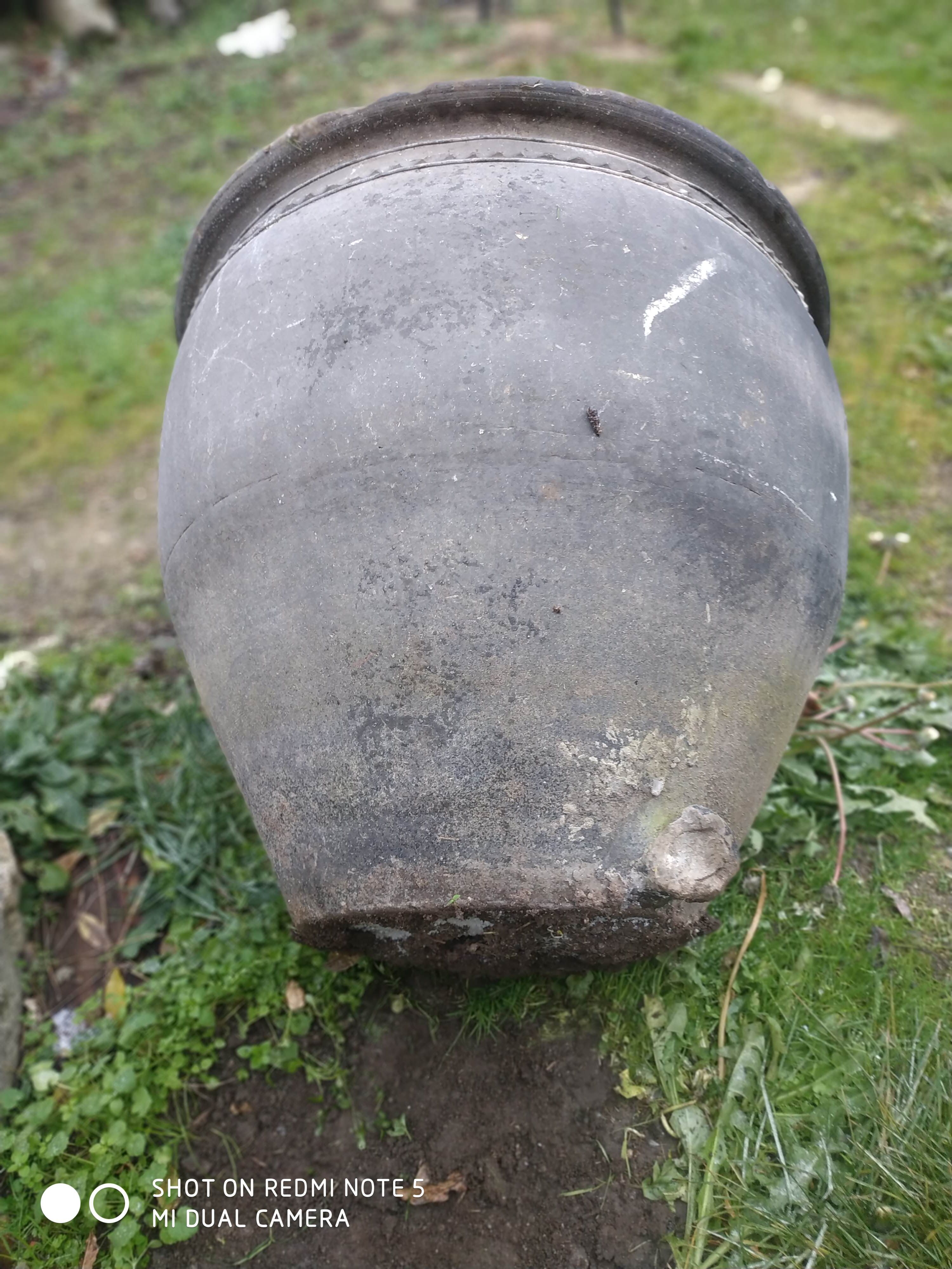 Old winery, gardener, ponne