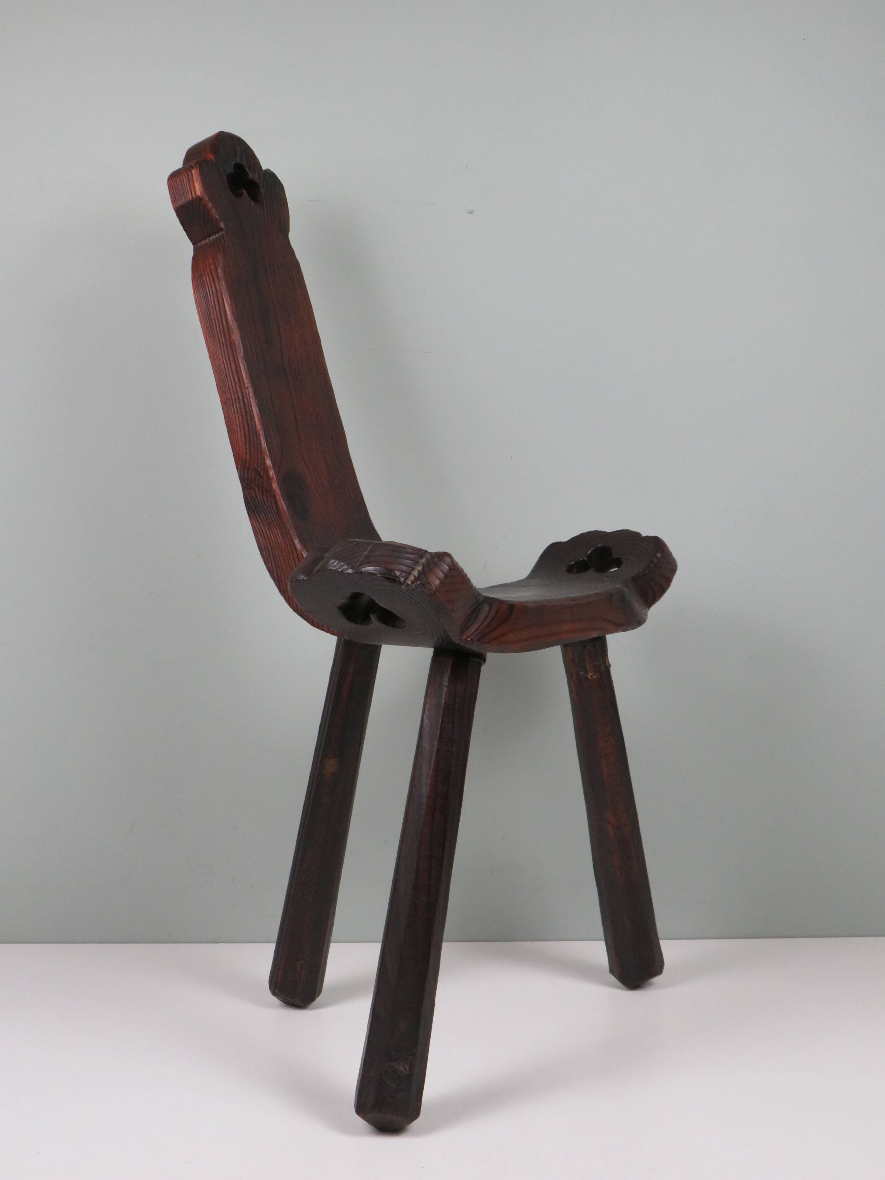 Spanish birth stool in carved wood – mid-century, brutalist spirit