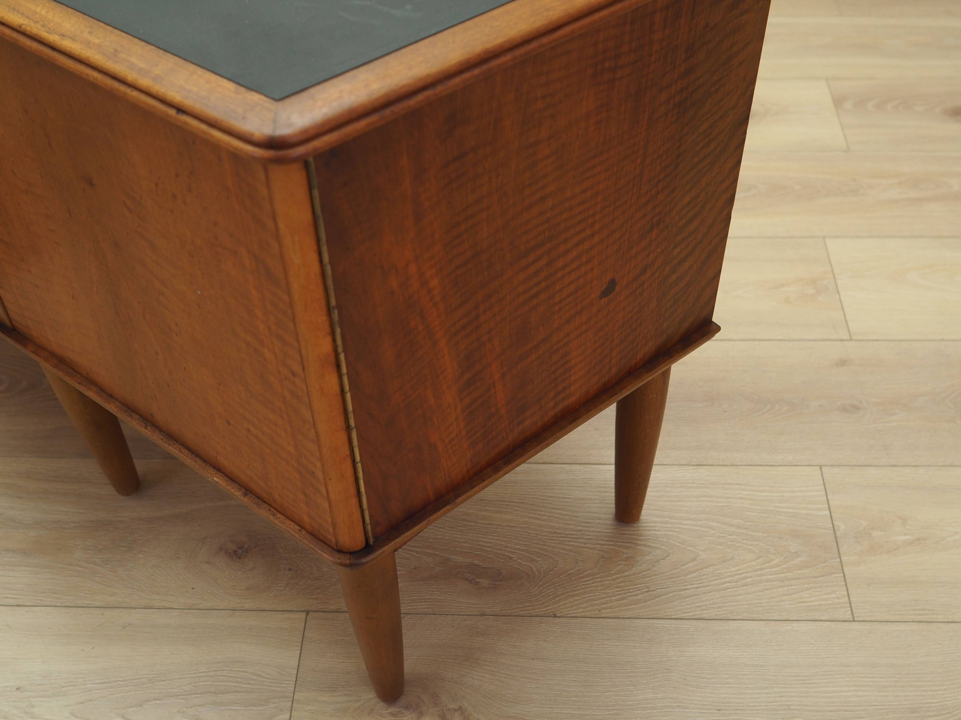 Buffet en noyer, design danois, années 1960, production : Danemark
