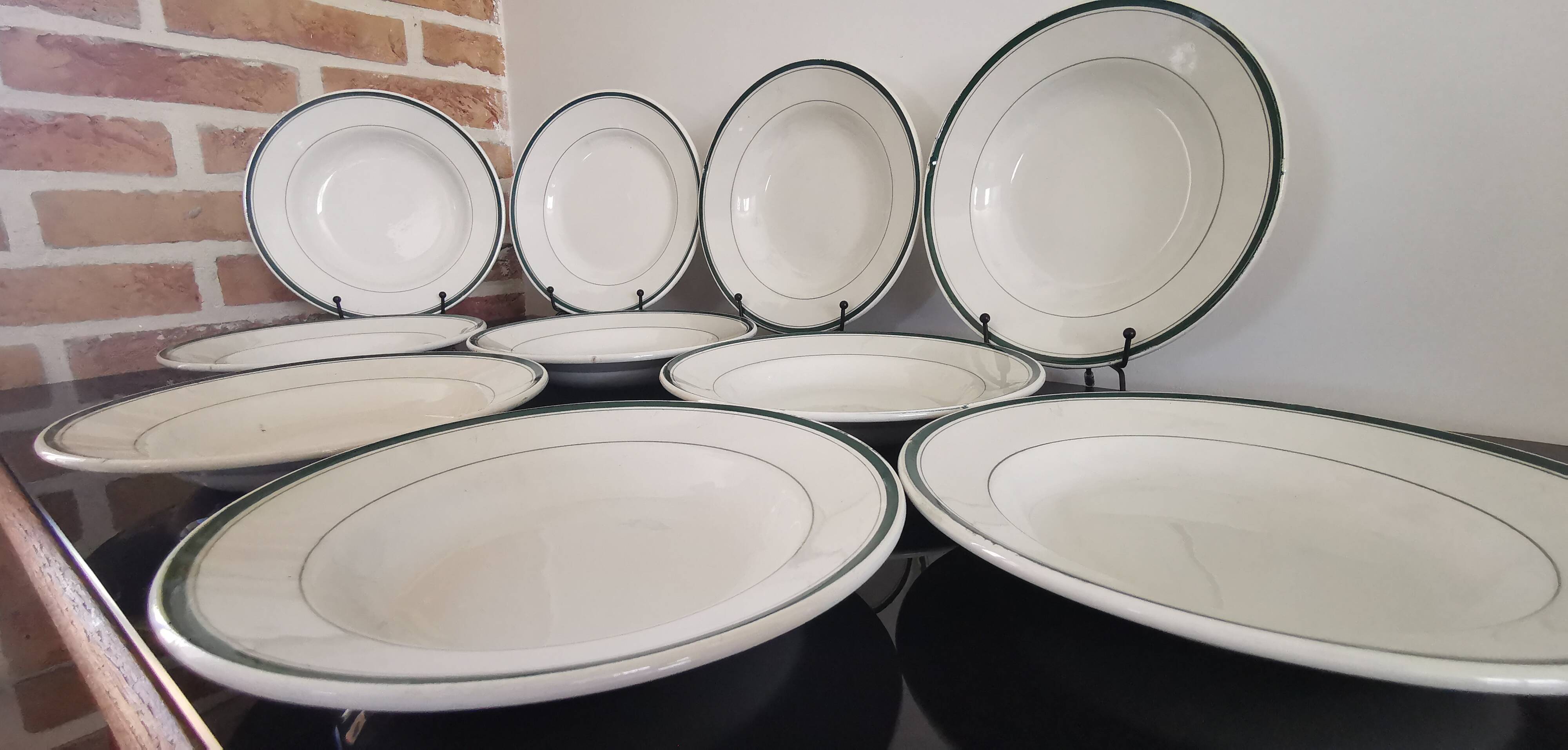 10 deep plates Moulin Des Loups Hamage green border