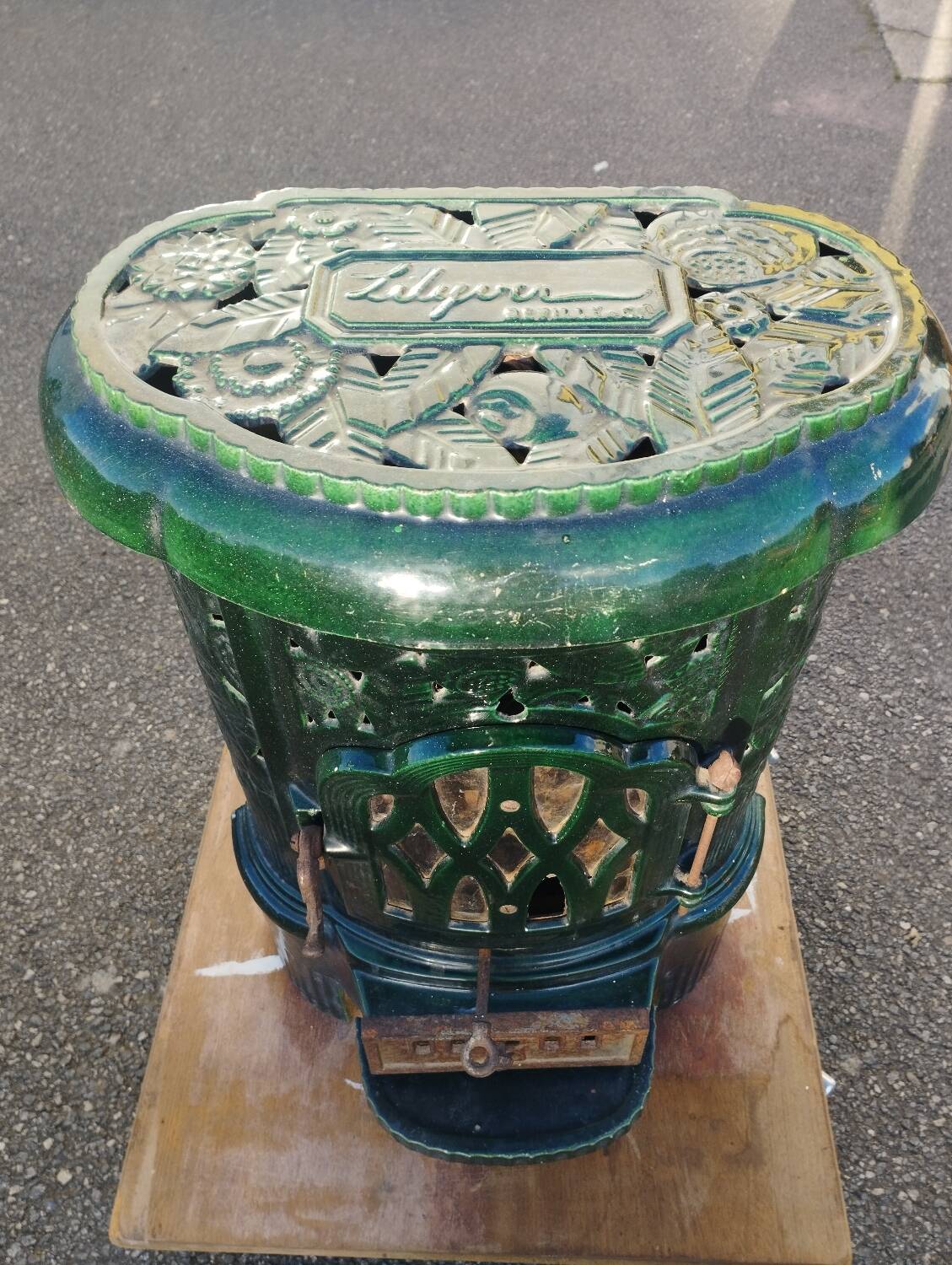 Lilyver Deville cast iron wood stove