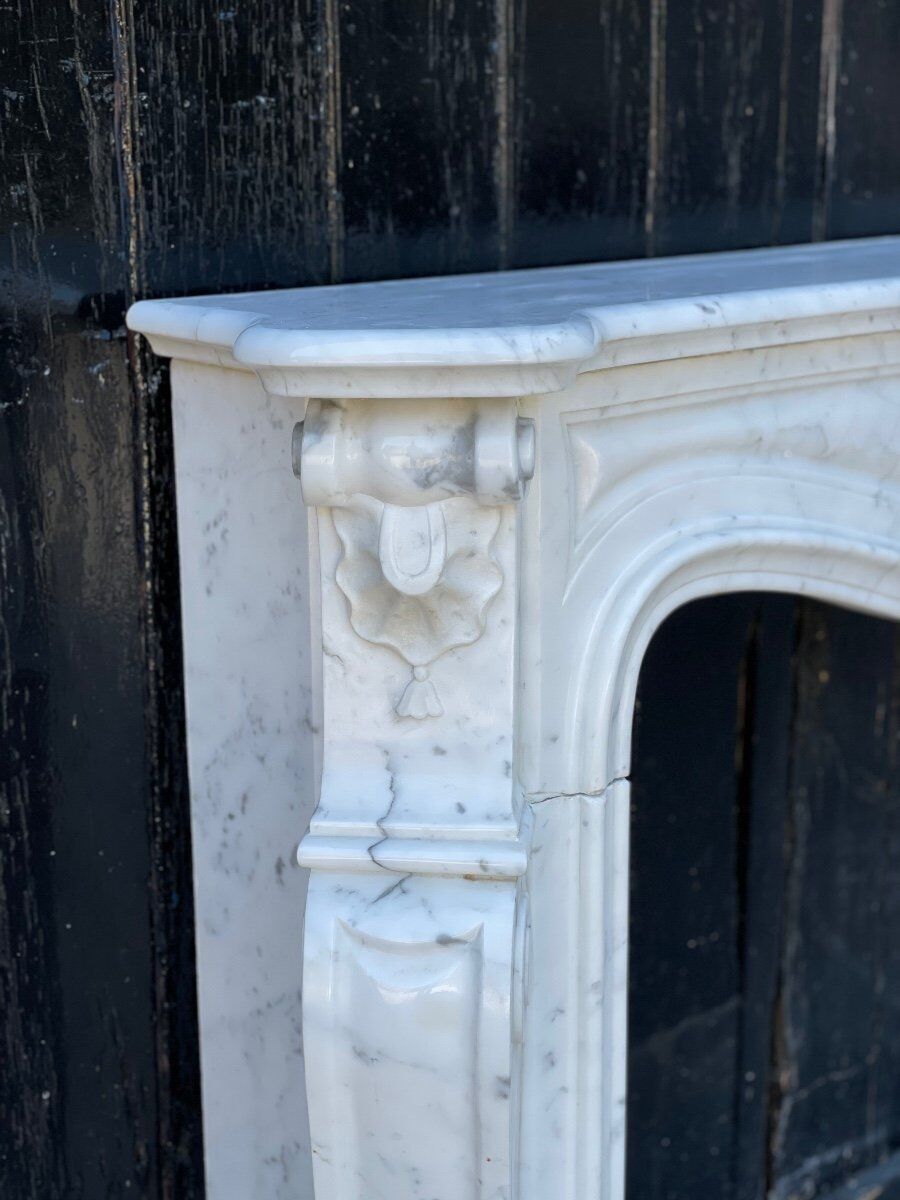 Cheminée de style Louis XV en marbre de carrare