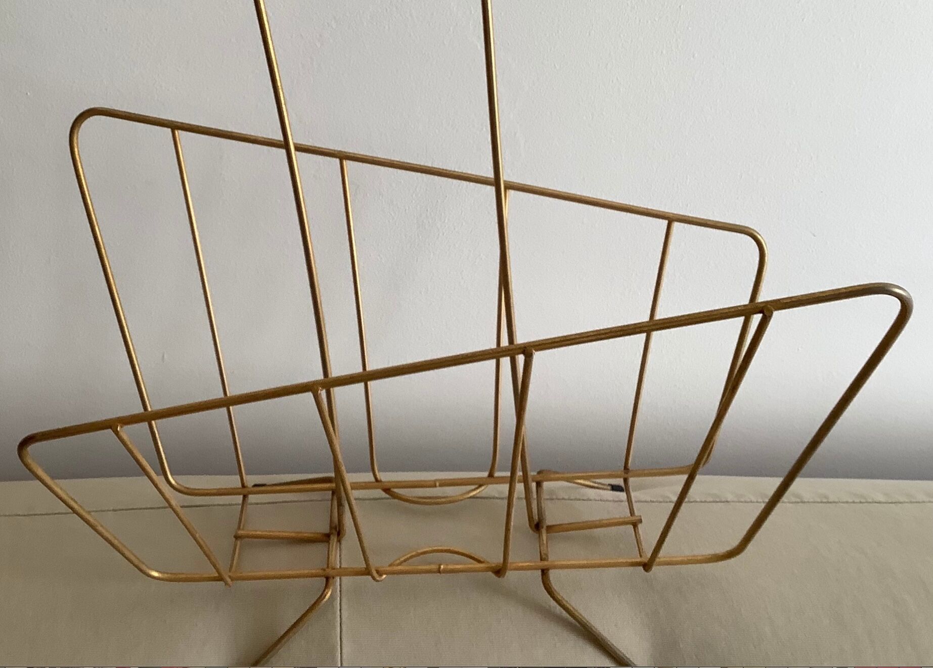Collector vintage 60s magazine holder in gold painted metal