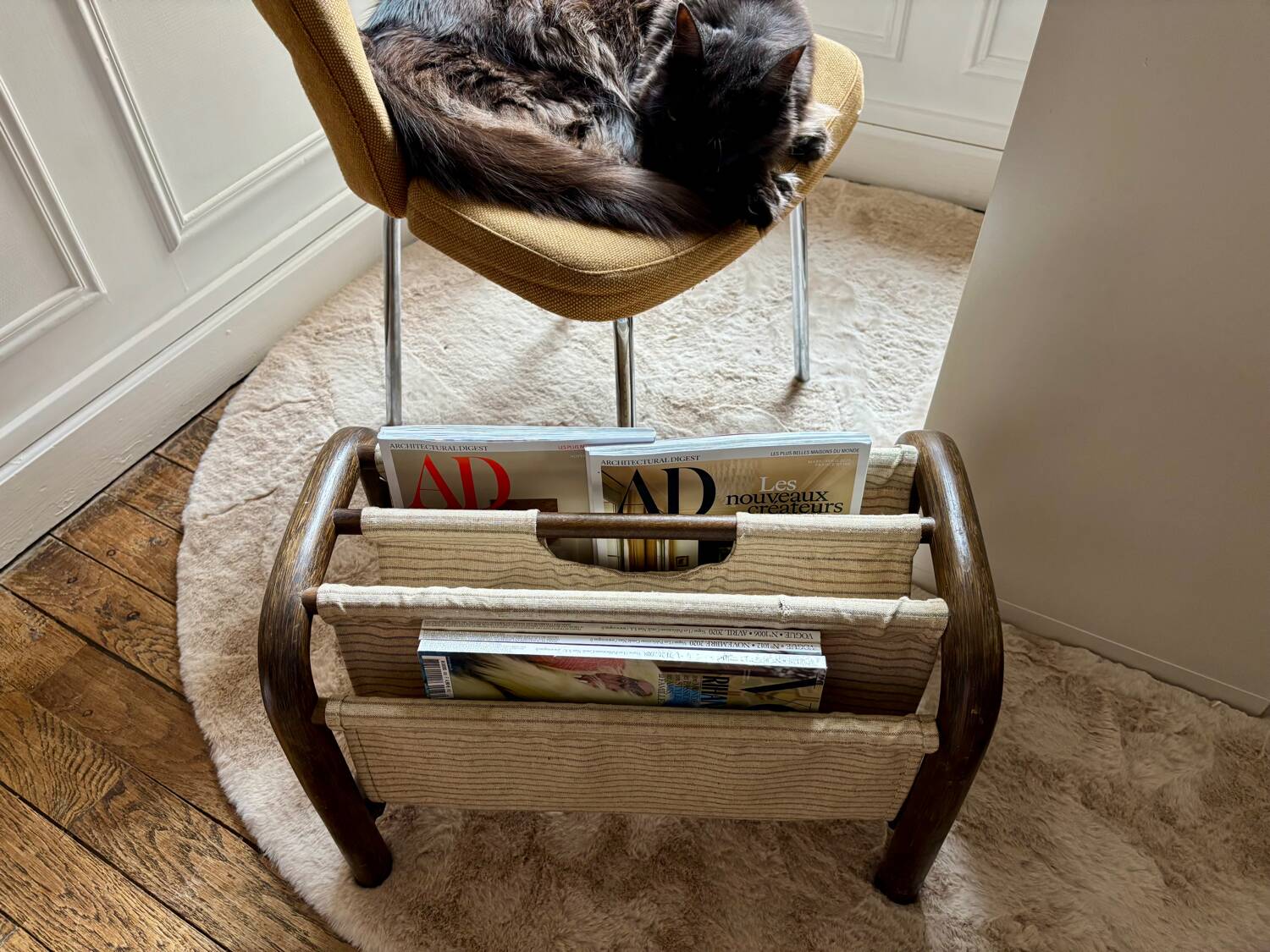 Vintage 70s wooden magazine rack