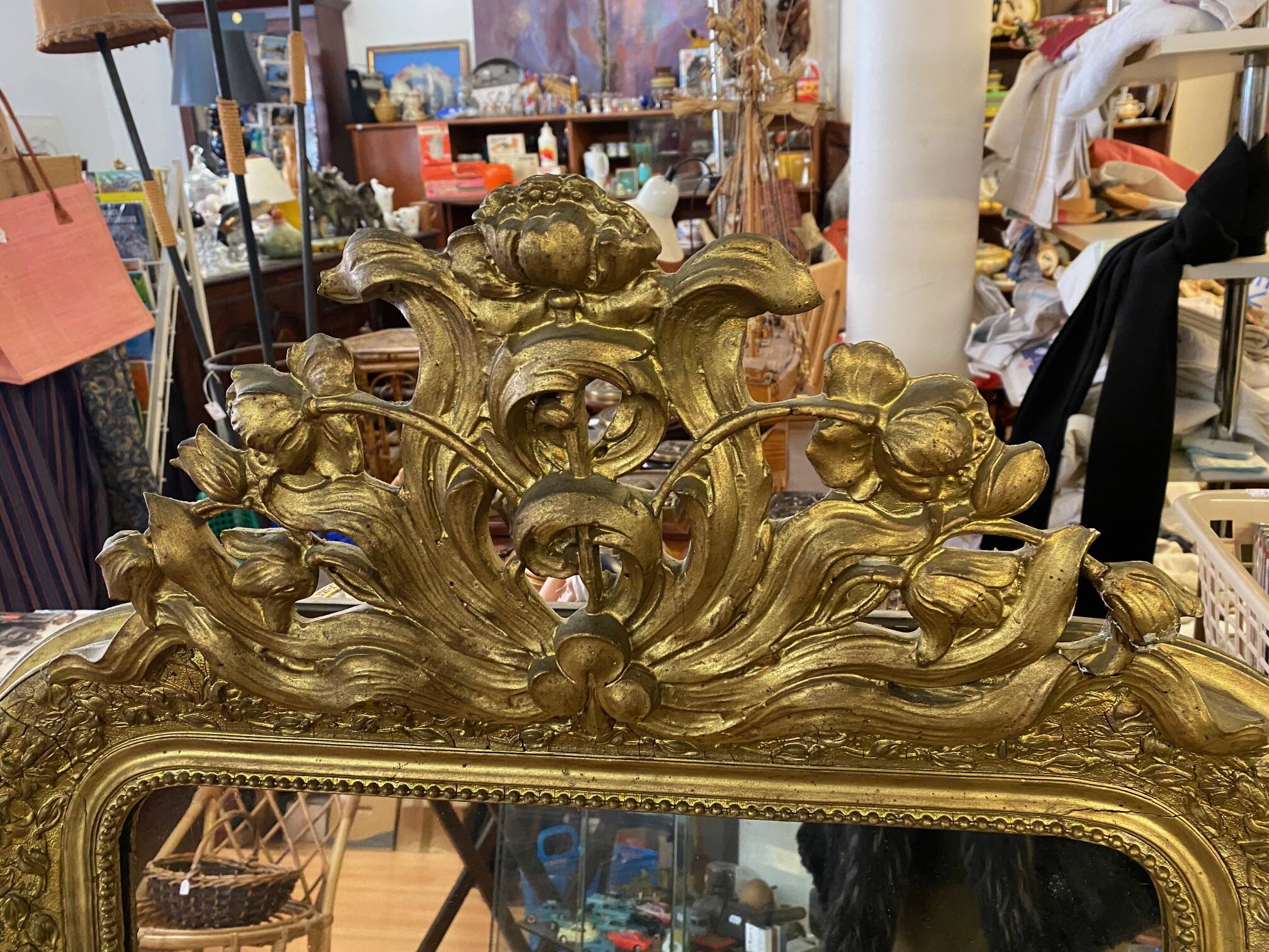 LARGE LOUIS XV STYLE ROCAILLE MIRROR IN GILT STUCCO FORAL DECOR ON PEDAL
