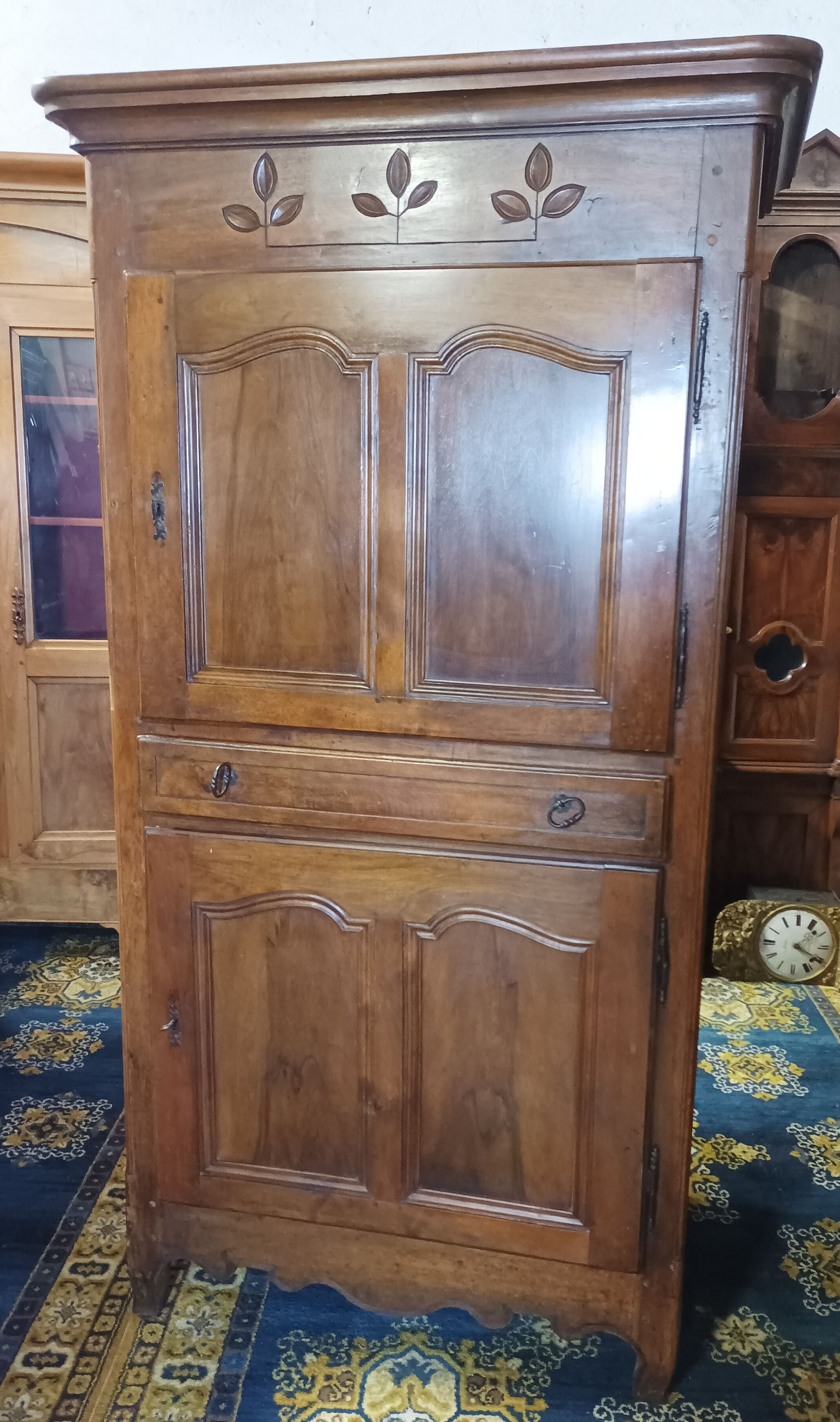 Louis XV standing man in walnut