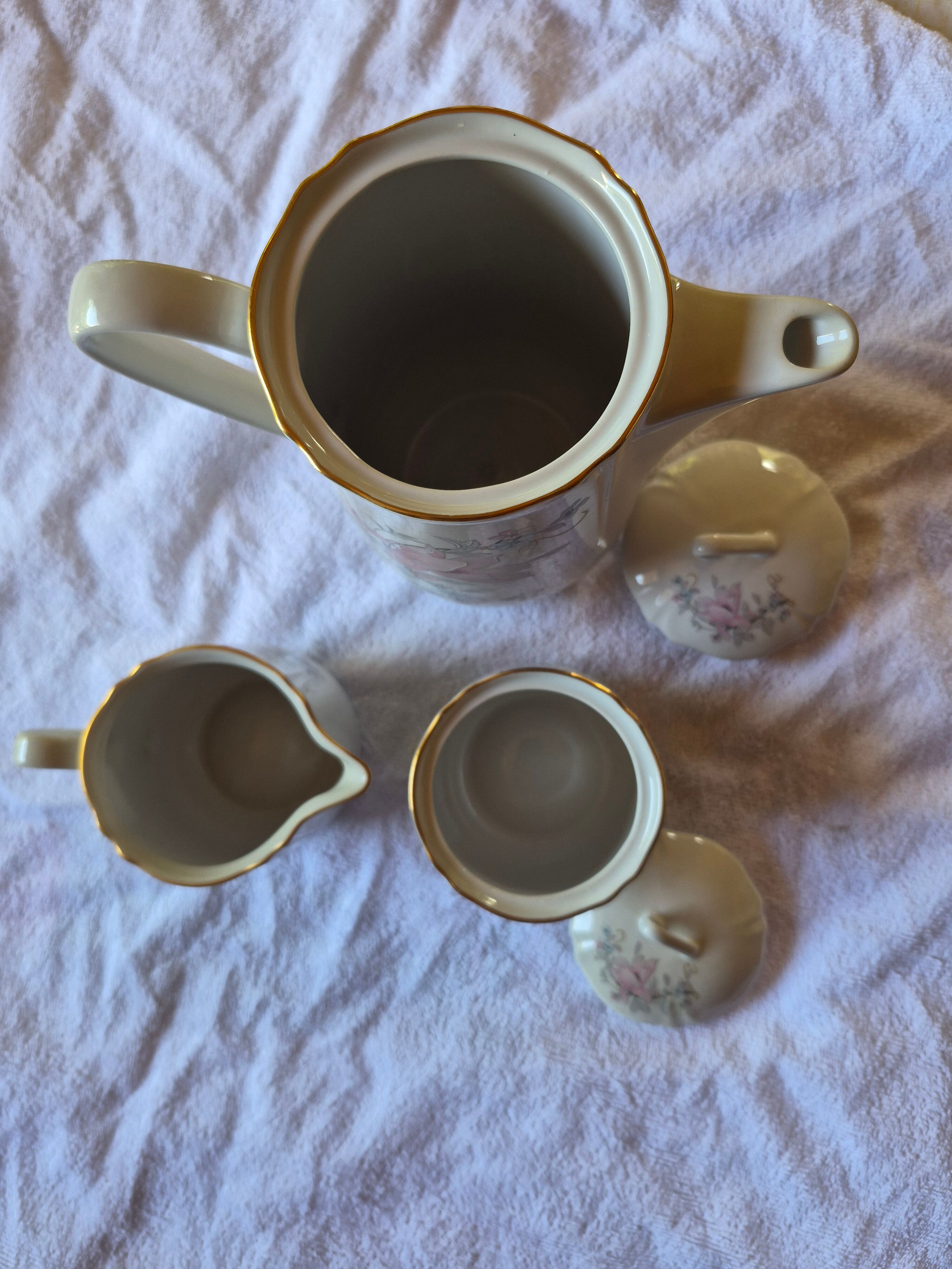 Cafetière, sucrier et pot à lait