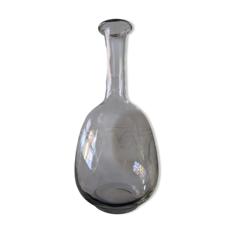 Carafe vintage en verre gravé